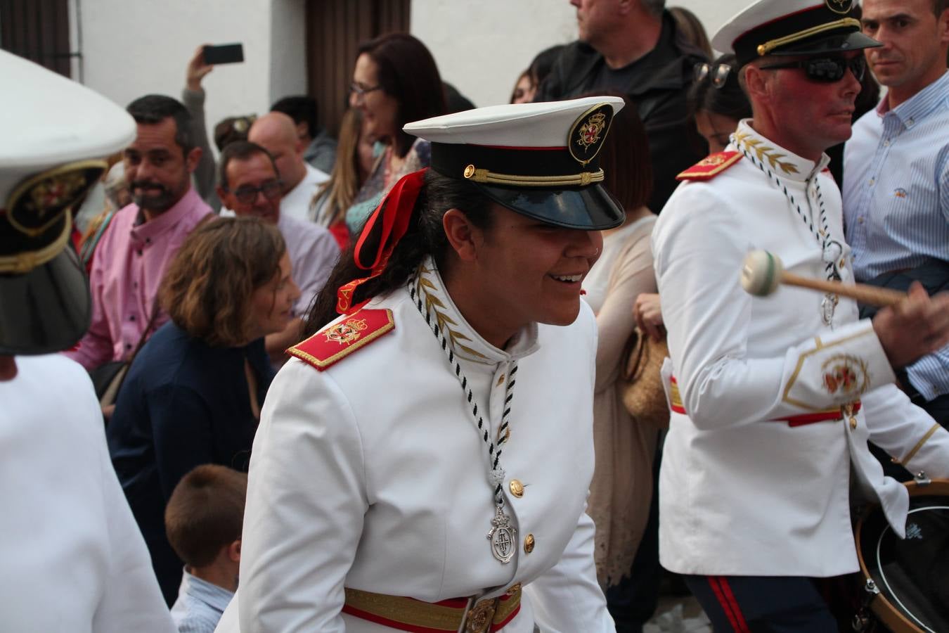 Jerez de los Caballeros vivió, ayer, sus primeros pálpitos de alegría y emoción al paso de 'La Borriquita' y 'Nuestra Señora del Rosario'. La Cofradía de 'Santo Domingo de Guzmán y Nuestra Señora del Rosario' fue la encargada de abrir los desfiles procesionales de la Semana de Pasión jerezana, convirtiéndose, así, en la primera cofradía en aunar fervor y devoción por las calles del municipio.