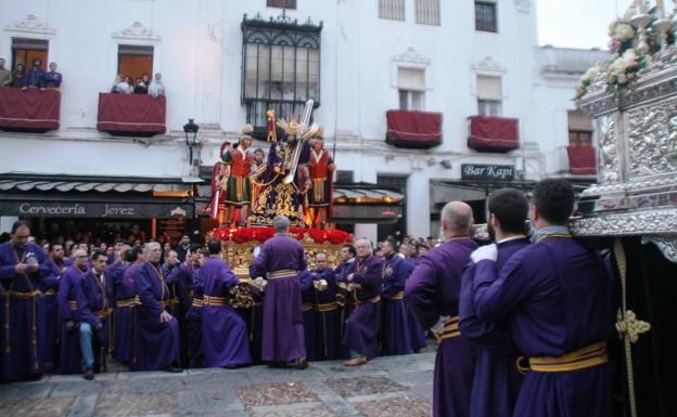 Ceremonia del Encuentro en la Plaza de España en el amanecer del Viernes Santo.P.D.