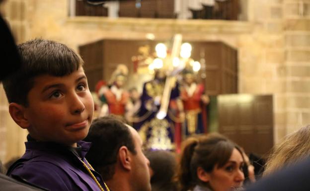Ceremonia en el interior del templo de Santa María. 