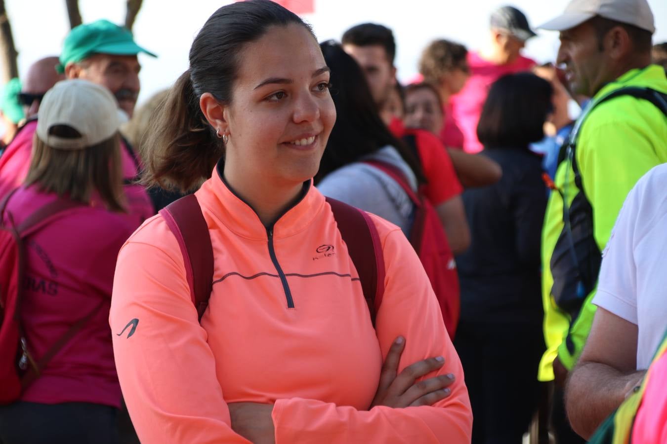 Más de 480 personas han disfrutado, esta mañana, de una nueva edición de la 'Ruta Templaria', organizada por la Asociación Grupo Senderista Jerezano 'Las Chorreras' con el apoyo del Ayuntamiento de Jerez, el Programa de Dinamización Deportiva de la Mancomunidad Sierra Suroeste, 'Euexia Rural' y el patrocinio de diferentes casas comerciales de la localidad. Jerez de los Caballeros y su entorno han vuelto a ser protagonistas de una ruta que, este año, ha contado con un nuevo recorrido entre las cuencas de los arroyos Benferre y Casabayas. La jornada ha comenzado en el Parque de Santa Lucía y ha finalizado en la Plaza de la Alcazaba con una paella y la actuación musical de 'Dale al Play'.