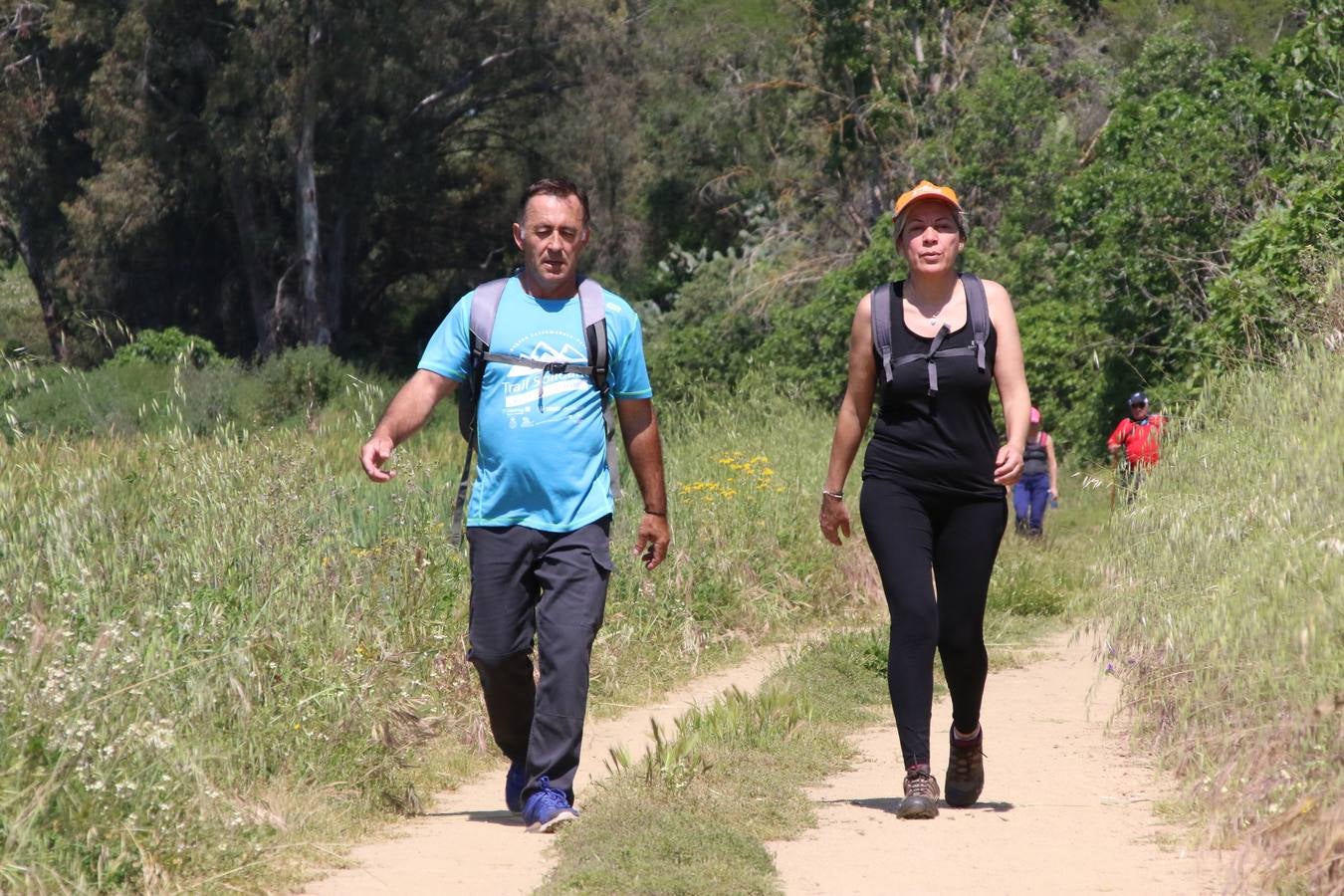 Más de 480 personas han disfrutado, esta mañana, de una nueva edición de la 'Ruta Templaria', organizada por la Asociación Grupo Senderista Jerezano 'Las Chorreras' con el apoyo del Ayuntamiento de Jerez, el Programa de Dinamización Deportiva de la Mancomunidad Sierra Suroeste, 'Euexia Rural' y el patrocinio de diferentes casas comerciales de la localidad. Jerez de los Caballeros y su entorno han vuelto a ser protagonistas de una ruta que, este año, ha contado con un nuevo recorrido entre las cuencas de los arroyos Benferre y Casabayas. La jornada ha comenzado en el Parque de Santa Lucía y ha finalizado en la Plaza de la Alcazaba con una paella y la actuación musical de 'Dale al Play'.