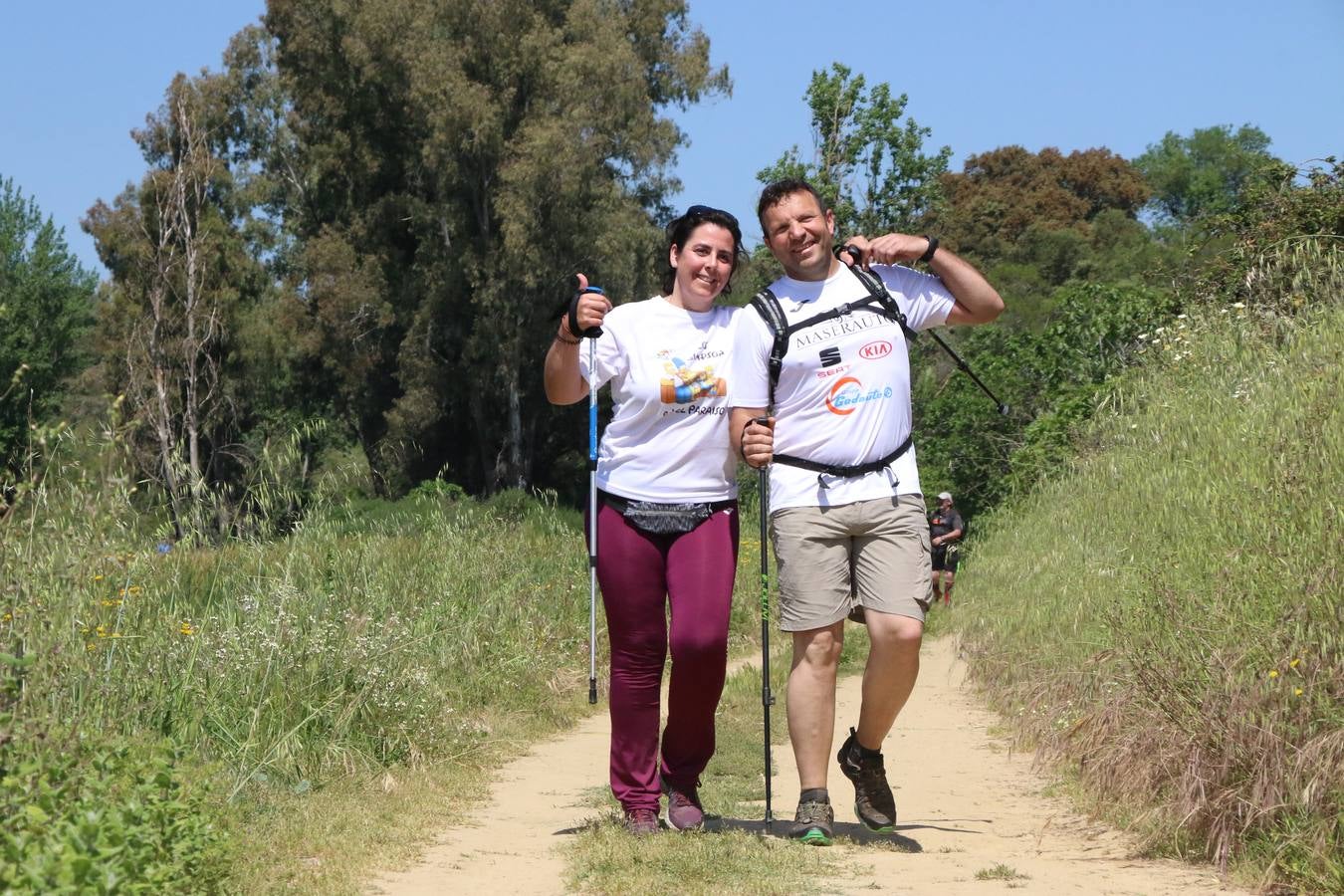 Más de 480 personas han disfrutado, esta mañana, de una nueva edición de la 'Ruta Templaria', organizada por la Asociación Grupo Senderista Jerezano 'Las Chorreras' con el apoyo del Ayuntamiento de Jerez, el Programa de Dinamización Deportiva de la Mancomunidad Sierra Suroeste, 'Euexia Rural' y el patrocinio de diferentes casas comerciales de la localidad. Jerez de los Caballeros y su entorno han vuelto a ser protagonistas de una ruta que, este año, ha contado con un nuevo recorrido entre las cuencas de los arroyos Benferre y Casabayas. La jornada ha comenzado en el Parque de Santa Lucía y ha finalizado en la Plaza de la Alcazaba con una paella y la actuación musical de 'Dale al Play'.