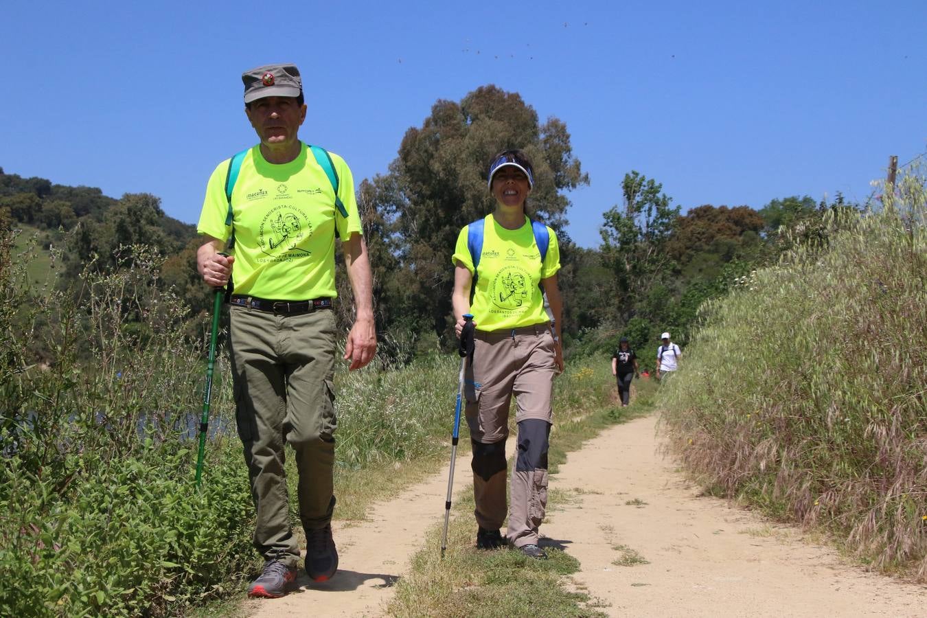 Más de 480 personas han disfrutado, esta mañana, de una nueva edición de la 'Ruta Templaria', organizada por la Asociación Grupo Senderista Jerezano 'Las Chorreras' con el apoyo del Ayuntamiento de Jerez, el Programa de Dinamización Deportiva de la Mancomunidad Sierra Suroeste, 'Euexia Rural' y el patrocinio de diferentes casas comerciales de la localidad. Jerez de los Caballeros y su entorno han vuelto a ser protagonistas de una ruta que, este año, ha contado con un nuevo recorrido entre las cuencas de los arroyos Benferre y Casabayas. La jornada ha comenzado en el Parque de Santa Lucía y ha finalizado en la Plaza de la Alcazaba con una paella y la actuación musical de 'Dale al Play'.
