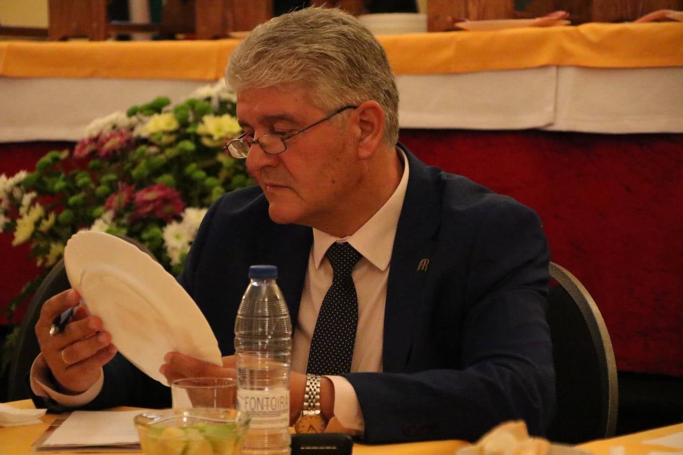 La empresa familiar 'Oro Graso', de Higuera la Real, se ha proclamado ganadora del XXX Concurso 'Jamón de Oro', cuya cata y puntuación se ha celebrado, esta mañana, en el marco del XXX Salón del Jamón Ibérico. El Trofeo 'Jamón de Plata', ha correspondido a 'Embutidos Morato' y el Trofeo 'Jamón de Bronce' a 'Victoriano Contreras Barragán Hermanos'.