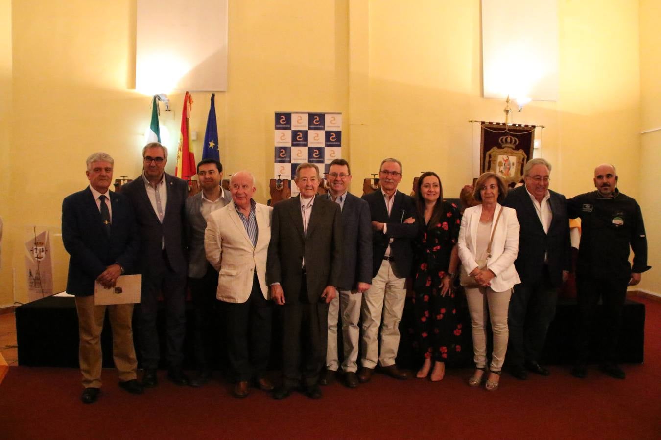 La empresa familiar 'Oro Graso', de Higuera la Real, se ha proclamado ganadora del XXX Concurso 'Jamón de Oro', cuya cata y puntuación se ha celebrado, esta mañana, en el marco del XXX Salón del Jamón Ibérico. El Trofeo 'Jamón de Plata', ha correspondido a 'Embutidos Morato' y el Trofeo 'Jamón de Bronce' a 'Victoriano Contreras Barragán Hermanos'.