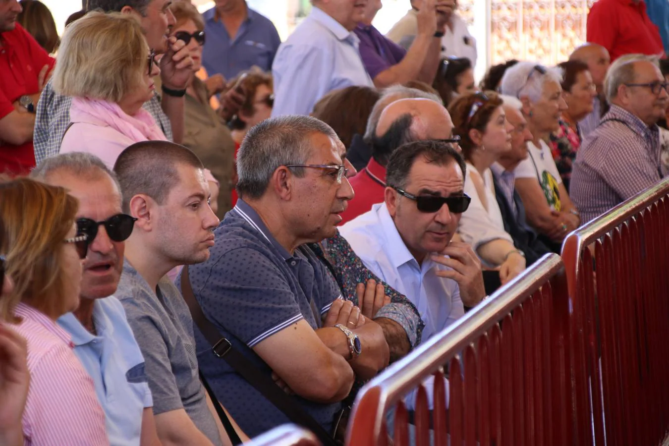 Antonio González Cardeno, de Cumbres Mayores (Huelva), se ha proclamado, esta mañana, ganador del Concurso Internacional de Cortadores. La cita, patrocinada por 'Vicoba & Eventos', ha contado, en esta XII edición, con la participación de 6 cortadores, procedentes de distintos puntos de Extremadura, Andalucía, Castilla La Mancha, y Canarias. El 'cuchillo de plata' ha sido para Álvaro Diezma Gil, de Consuegra (Toledo), mientras que el 'cuchillo de bronce' ha correspondido a Ramón Márquez León, de Oliva de la Frontera. El premio al mejor plato creativo ha sido para Antonio Jesús Alfonso Canelo, de Gerena (Sevilla).