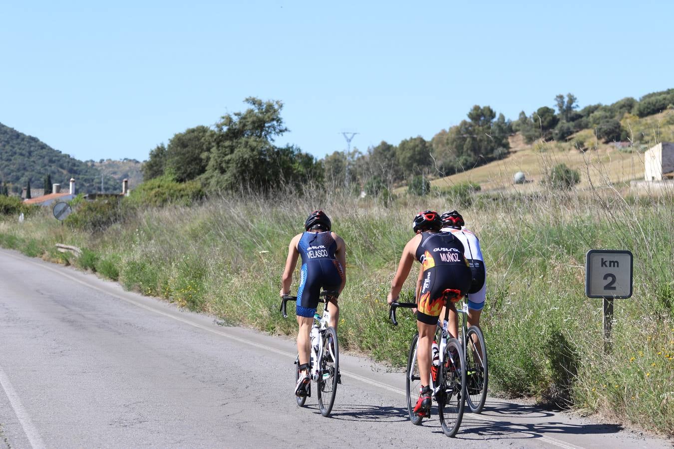 Jerez de los Caballeros ha celebrado, esta mañana, una nueva edición del Triatlón 'Ciudad del Temple'. Una prueba deportiva que, año tras año, se consolida como una de las principales del municipio y que ha reunido a 110 participantes. David Puertas Tenorio y María Remedios Mendoza Bravo han sido los vencedores de la clasificación general.