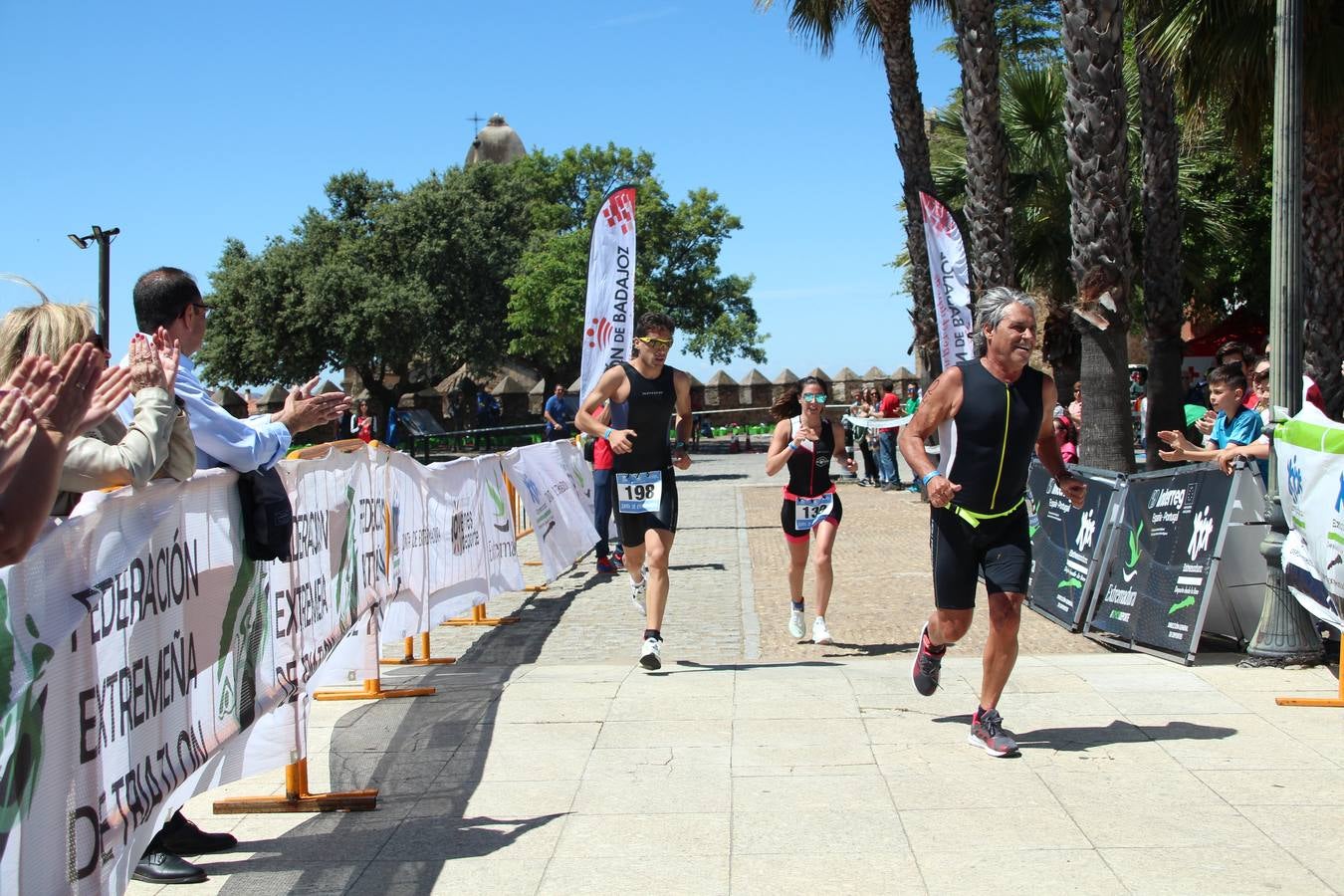 Jerez de los Caballeros ha celebrado, esta mañana, una nueva edición del Triatlón 'Ciudad del Temple'. Una prueba deportiva que, año tras año, se consolida como una de las principales del municipio y que ha reunido a 110 participantes. David Puertas Tenorio y María Remedios Mendoza Bravo han sido los vencedores de la clasificación general.