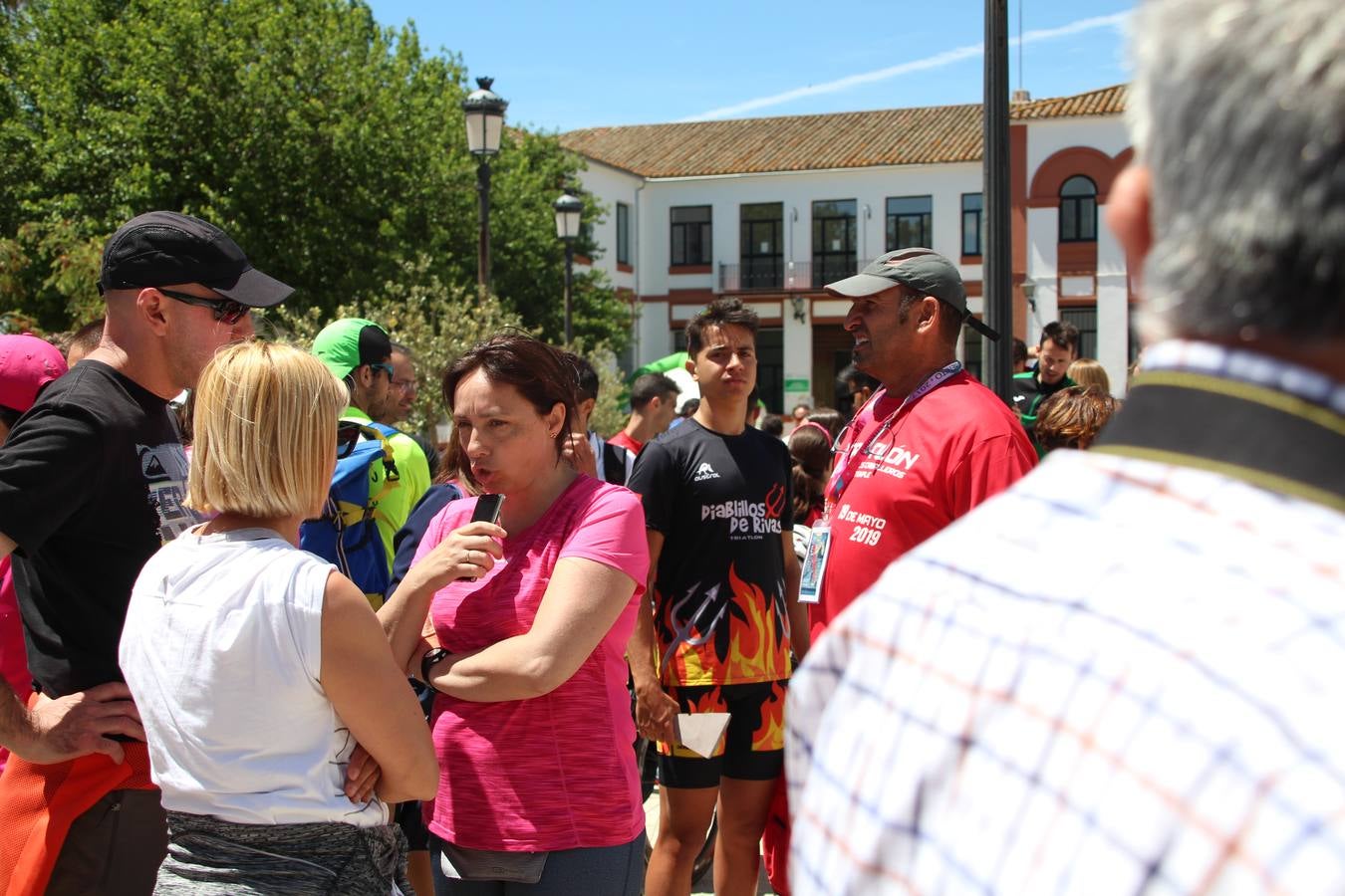 Jerez de los Caballeros ha celebrado, esta mañana, una nueva edición del Triatlón 'Ciudad del Temple'. Una prueba deportiva que, año tras año, se consolida como una de las principales del municipio y que ha reunido a 110 participantes. David Puertas Tenorio y María Remedios Mendoza Bravo han sido los vencedores de la clasificación general.