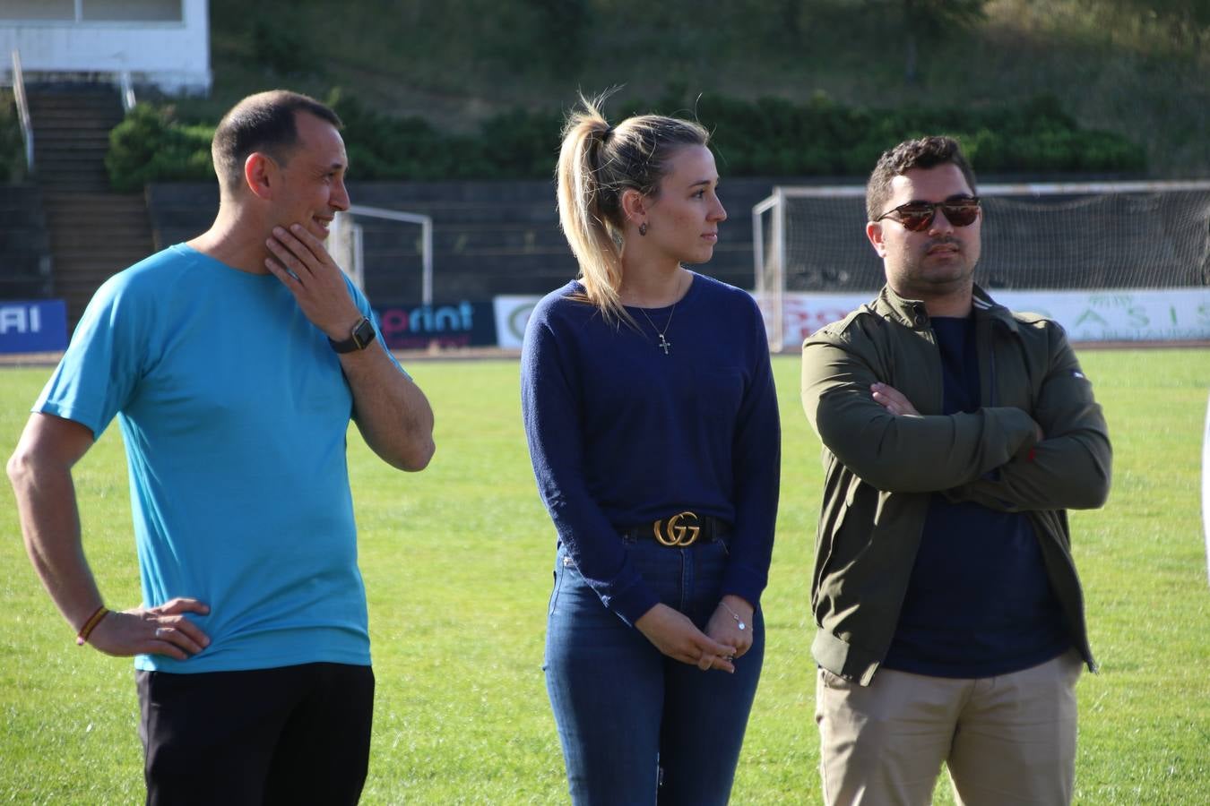 La Ciudad Deportiva 'Manuel Calzado' ha acogido, esta mañana, la celebración de la IV Convivencia Deportiva de Primaria, organizada por el Centro de Profesores y Recursos de esta ciudad con el apoyo del Ayuntamiento de Jerez, la Junta de Extremadura, la Diputación de Badajoz y la Fundación 'Alfonso Gallardo'. Más de 750 escolares de 15 colegios han disfrutado de esta experiencia deportiva con pruebas de atletismo, lanzamiento de peso, salto de altura, salto de longitud y lanzamiento de jabalina.