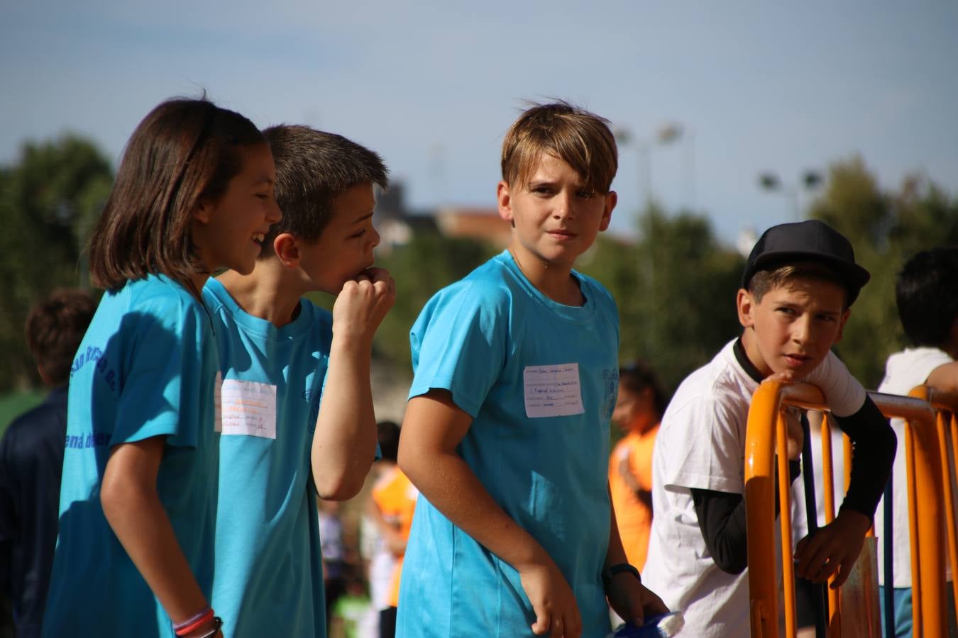 La Ciudad Deportiva 'Manuel Calzado' ha acogido, esta mañana, la celebración de la IV Convivencia Deportiva de Primaria, organizada por el Centro de Profesores y Recursos de esta ciudad con el apoyo del Ayuntamiento de Jerez, la Junta de Extremadura, la Diputación de Badajoz y la Fundación 'Alfonso Gallardo'. Más de 750 escolares de 15 colegios han disfrutado de esta experiencia deportiva con pruebas de atletismo, lanzamiento de peso, salto de altura, salto de longitud y lanzamiento de jabalina.