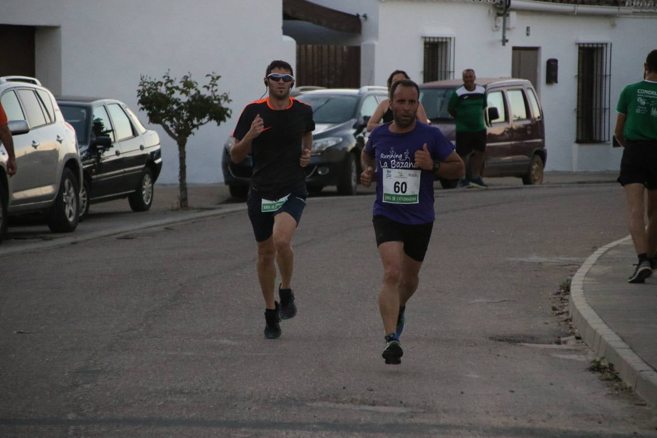 La Bazana acogió, ayer, la tercera edición de la carrera popular Juan José Galván Méndez 'Juanito'. Antonio Grillo Sánchez y María Dolores Pons Díaz fueron los vencedores de la prueba absoluta. La cita consiguió recaudar 405 euros que se destinarán, nuevamente, a la Asociación 'Todos contra la Histiocitosis'.