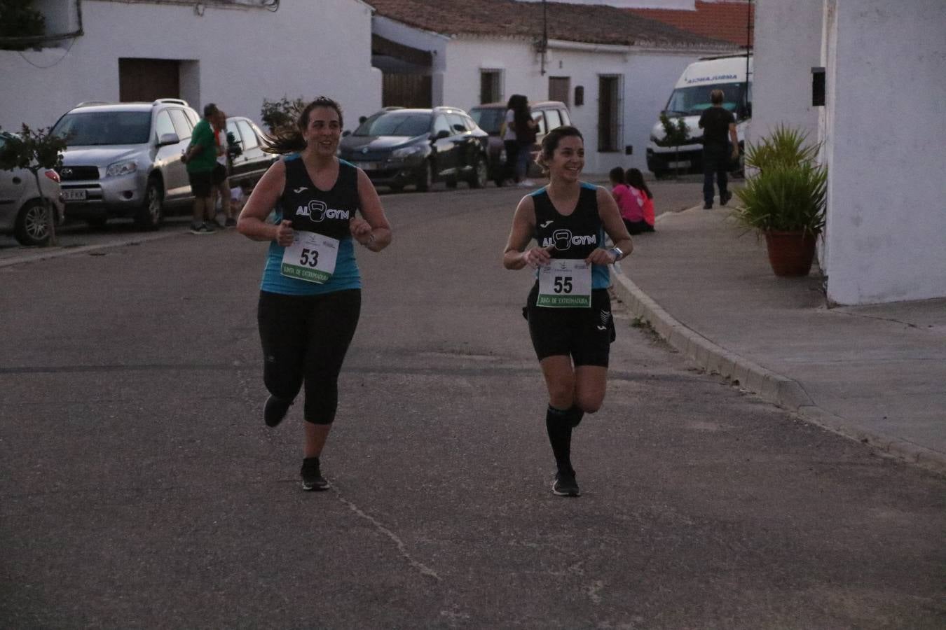 La Bazana acogió, ayer, la tercera edición de la carrera popular Juan José Galván Méndez 'Juanito'. Antonio Grillo Sánchez y María Dolores Pons Díaz fueron los vencedores de la prueba absoluta. La cita consiguió recaudar 405 euros que se destinarán, nuevamente, a la Asociación 'Todos contra la Histiocitosis'.