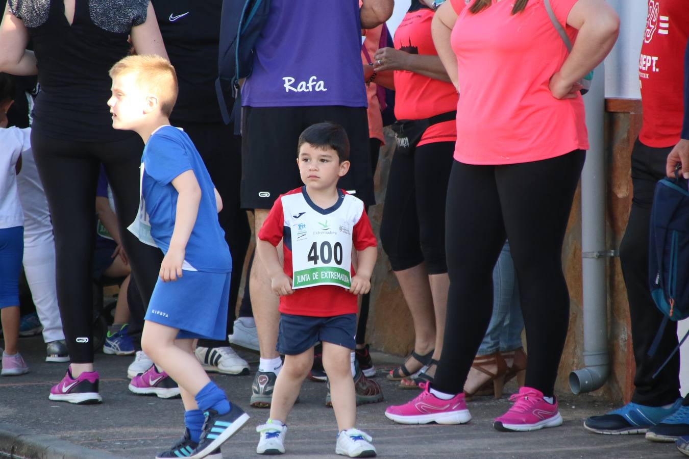La Bazana acogió, ayer, la tercera edición de la carrera popular Juan José Galván Méndez 'Juanito'. Antonio Grillo Sánchez y María Dolores Pons Díaz fueron los vencedores de la prueba absoluta. La cita consiguió recaudar 405 euros que se destinarán, nuevamente, a la Asociación 'Todos contra la Histiocitosis'.