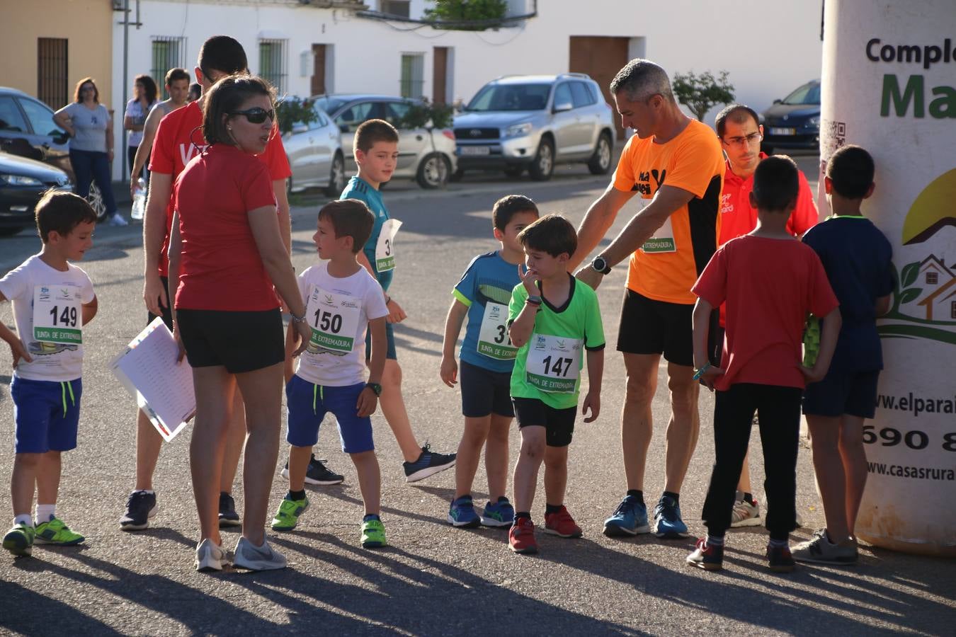 La Bazana acogió, ayer, la tercera edición de la carrera popular Juan José Galván Méndez 'Juanito'. Antonio Grillo Sánchez y María Dolores Pons Díaz fueron los vencedores de la prueba absoluta. La cita consiguió recaudar 405 euros que se destinarán, nuevamente, a la Asociación 'Todos contra la Histiocitosis'.