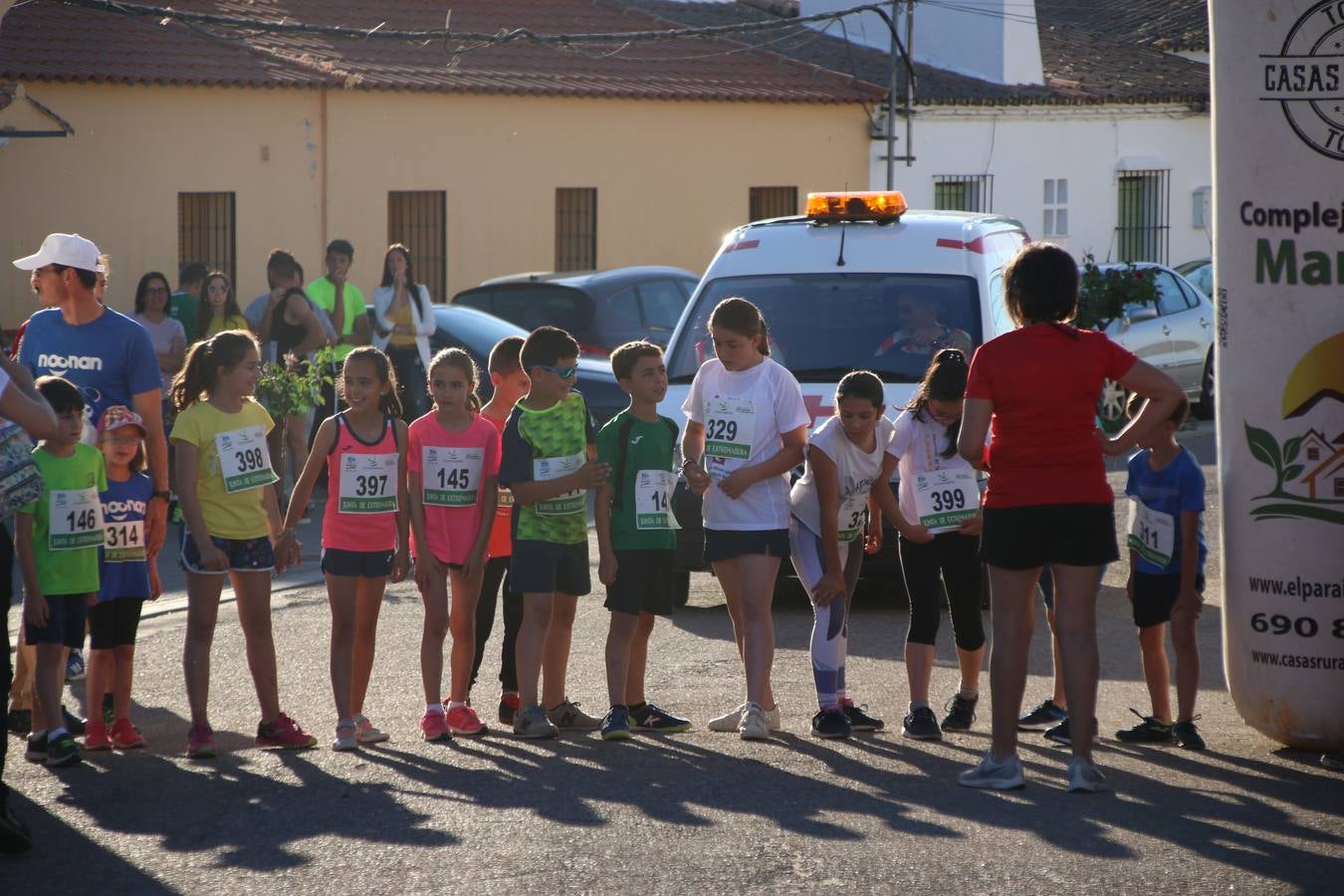 La Bazana acogió, ayer, la tercera edición de la carrera popular Juan José Galván Méndez 'Juanito'. Antonio Grillo Sánchez y María Dolores Pons Díaz fueron los vencedores de la prueba absoluta. La cita consiguió recaudar 405 euros que se destinarán, nuevamente, a la Asociación 'Todos contra la Histiocitosis'.