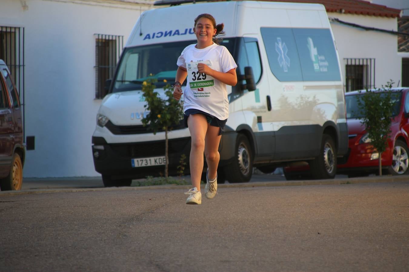 La Bazana acogió, ayer, la tercera edición de la carrera popular Juan José Galván Méndez 'Juanito'. Antonio Grillo Sánchez y María Dolores Pons Díaz fueron los vencedores de la prueba absoluta. La cita consiguió recaudar 405 euros que se destinarán, nuevamente, a la Asociación 'Todos contra la Histiocitosis'.