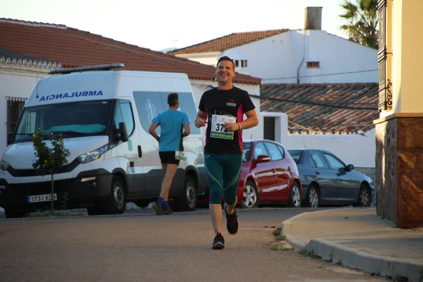 La Bazana acogió, ayer, la tercera edición de la carrera popular Juan José Galván Méndez 'Juanito'. Antonio Grillo Sánchez y María Dolores Pons Díaz fueron los vencedores de la prueba absoluta. La cita consiguió recaudar 405 euros que se destinarán, nuevamente, a la Asociación 'Todos contra la Histiocitosis'.