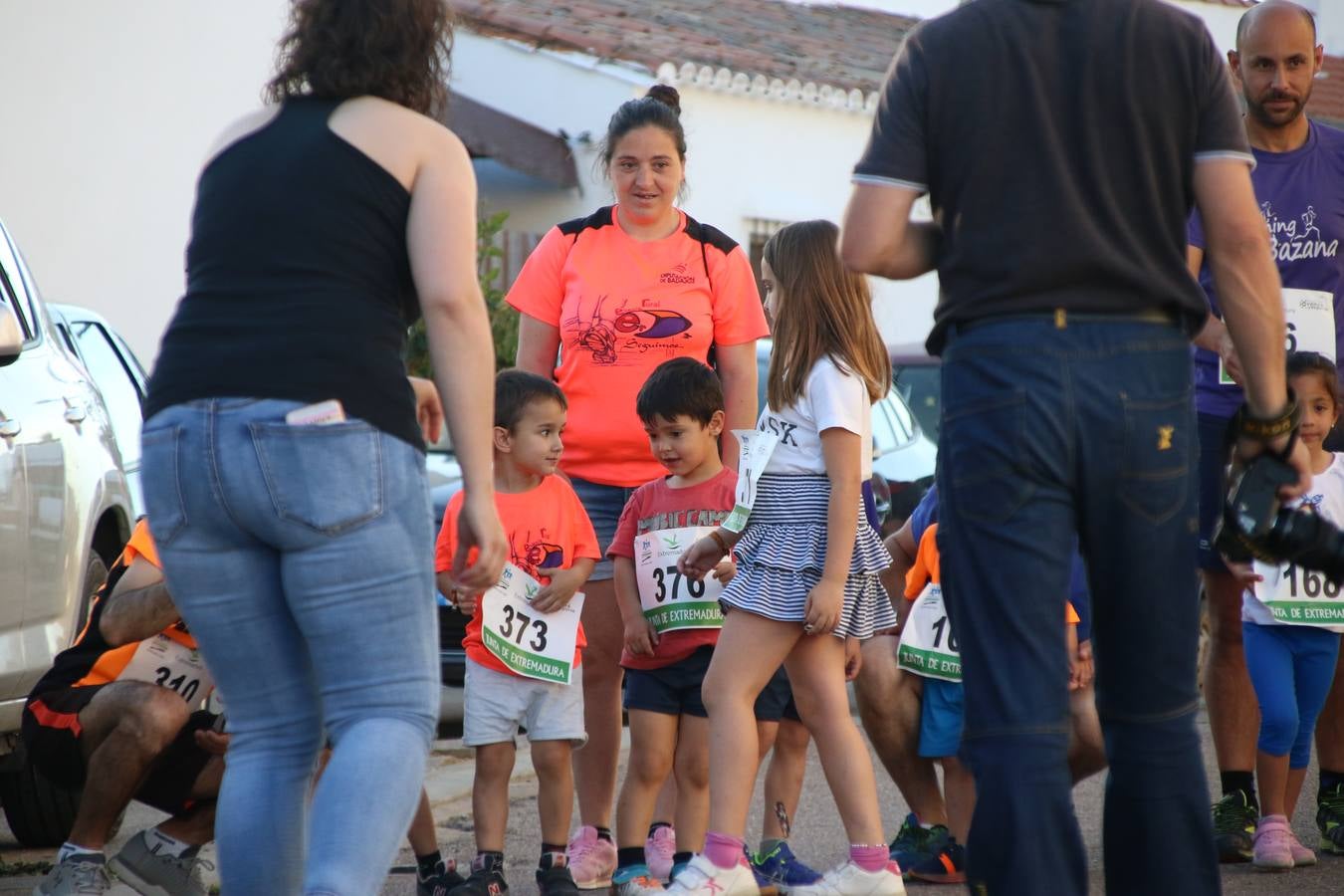 La Bazana acogió, ayer, la tercera edición de la carrera popular Juan José Galván Méndez 'Juanito'. Antonio Grillo Sánchez y María Dolores Pons Díaz fueron los vencedores de la prueba absoluta. La cita consiguió recaudar 405 euros que se destinarán, nuevamente, a la Asociación 'Todos contra la Histiocitosis'.