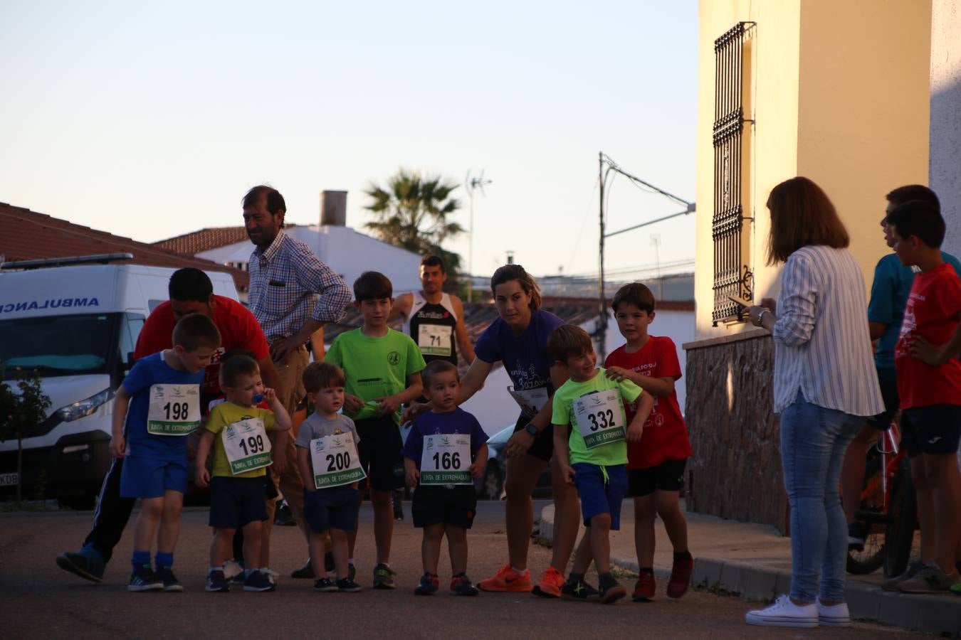 La Bazana acogió, ayer, la tercera edición de la carrera popular Juan José Galván Méndez 'Juanito'. Antonio Grillo Sánchez y María Dolores Pons Díaz fueron los vencedores de la prueba absoluta. La cita consiguió recaudar 405 euros que se destinarán, nuevamente, a la Asociación 'Todos contra la Histiocitosis'.
