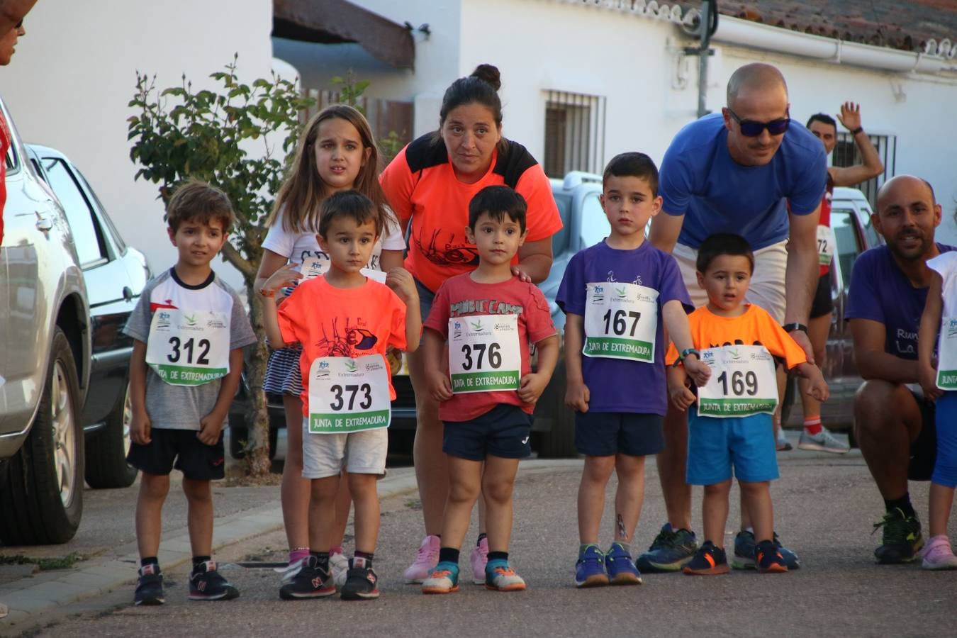 La Bazana acogió, ayer, la tercera edición de la carrera popular Juan José Galván Méndez 'Juanito'. Antonio Grillo Sánchez y María Dolores Pons Díaz fueron los vencedores de la prueba absoluta. La cita consiguió recaudar 405 euros que se destinarán, nuevamente, a la Asociación 'Todos contra la Histiocitosis'.