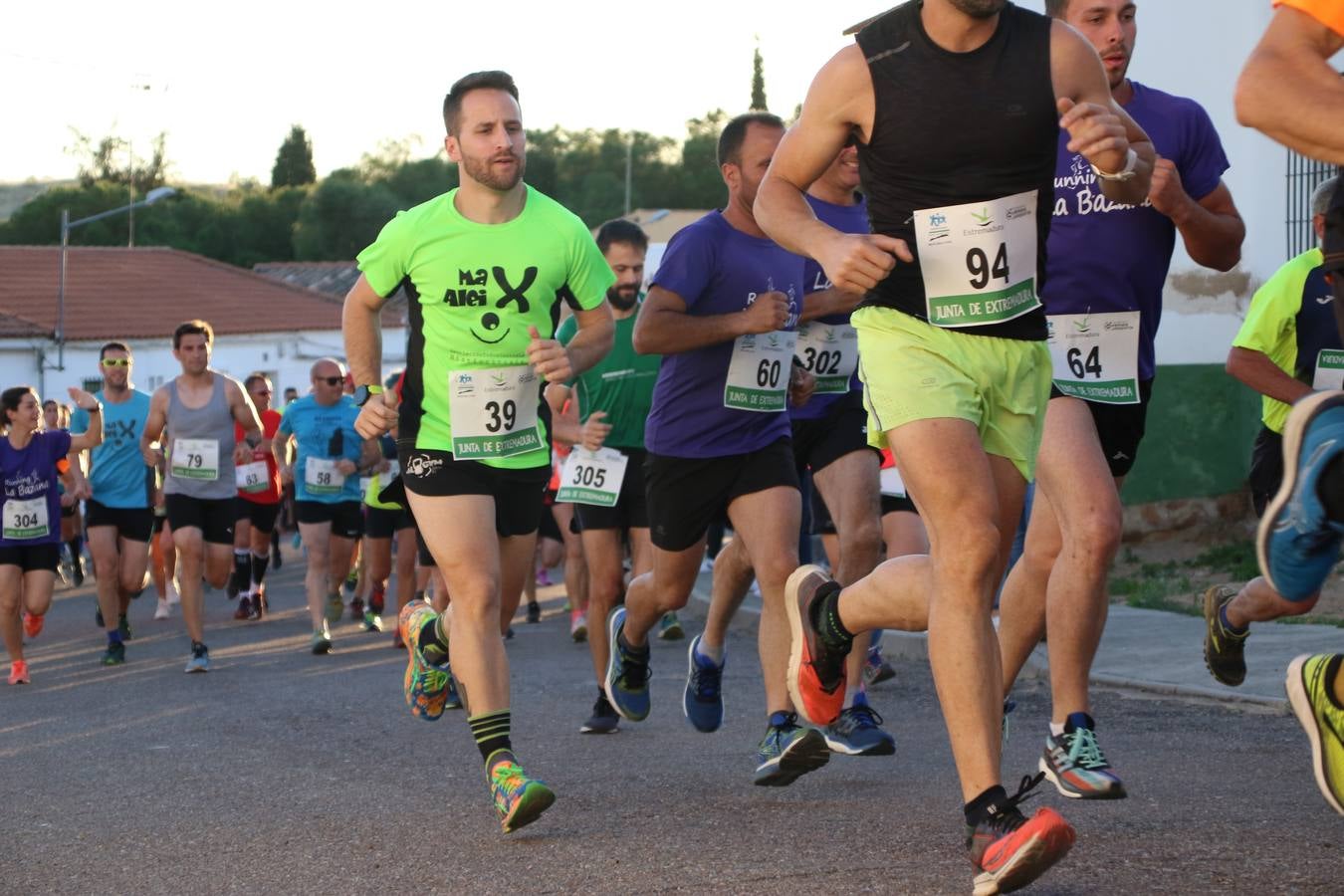 La Bazana acogió, ayer, la tercera edición de la carrera popular Juan José Galván Méndez 'Juanito'. Antonio Grillo Sánchez y María Dolores Pons Díaz fueron los vencedores de la prueba absoluta. La cita consiguió recaudar 405 euros que se destinarán, nuevamente, a la Asociación 'Todos contra la Histiocitosis'.