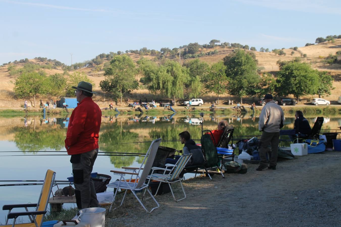 Buen ambiente pero pocas tencas en el 301 aniversario del Concurso tradicional de Pesca 'Charca de la Albuera' que se ha celebrado este domingo 2 de junio en el enclave natural del que toma su nombre. esta cita organizada por la Sociedad de Pesca Balboa. Francisco Pérez Caballo con una captura de 11.380 gramos ha sido el ganador de esta edición. 