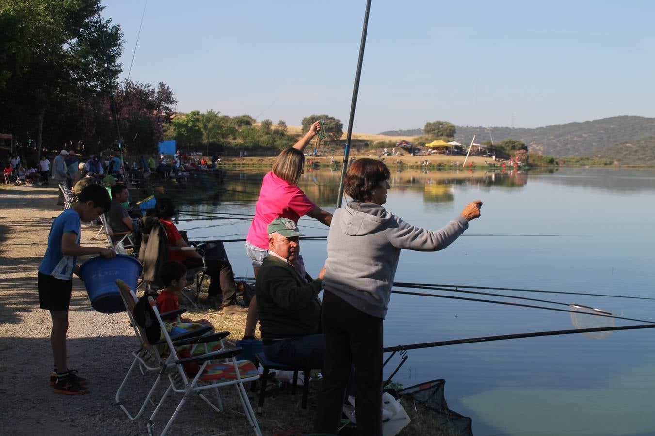 Buen ambiente pero pocas tencas en el 301 aniversario del Concurso tradicional de Pesca 'Charca de la Albuera' que se ha celebrado este domingo 2 de junio en el enclave natural del que toma su nombre. esta cita organizada por la Sociedad de Pesca Balboa. Francisco Pérez Caballo con una captura de 11.380 gramos ha sido el ganador de esta edición. 