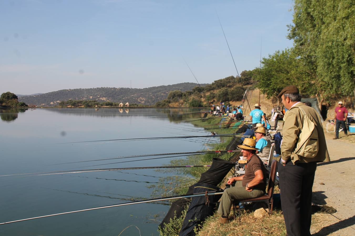 Buen ambiente pero pocas tencas en el 301 aniversario del Concurso tradicional de Pesca 'Charca de la Albuera' que se ha celebrado este domingo 2 de junio en el enclave natural del que toma su nombre. esta cita organizada por la Sociedad de Pesca Balboa. Francisco Pérez Caballo con una captura de 11.380 gramos ha sido el ganador de esta edición. 