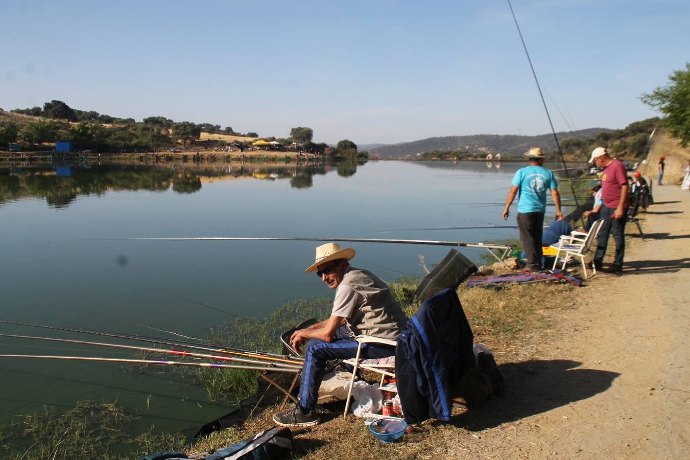 Buen ambiente pero pocas tencas en el 301 aniversario del Concurso tradicional de Pesca 'Charca de la Albuera' que se ha celebrado este domingo 2 de junio en el enclave natural del que toma su nombre. esta cita organizada por la Sociedad de Pesca Balboa. Francisco Pérez Caballo con una captura de 11.380 gramos ha sido el ganador de esta edición. 