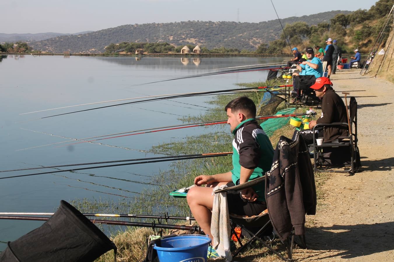 Buen ambiente pero pocas tencas en el 301 aniversario del Concurso tradicional de Pesca 'Charca de la Albuera' que se ha celebrado este domingo 2 de junio en el enclave natural del que toma su nombre. esta cita organizada por la Sociedad de Pesca Balboa. Francisco Pérez Caballo con una captura de 11.380 gramos ha sido el ganador de esta edición. 