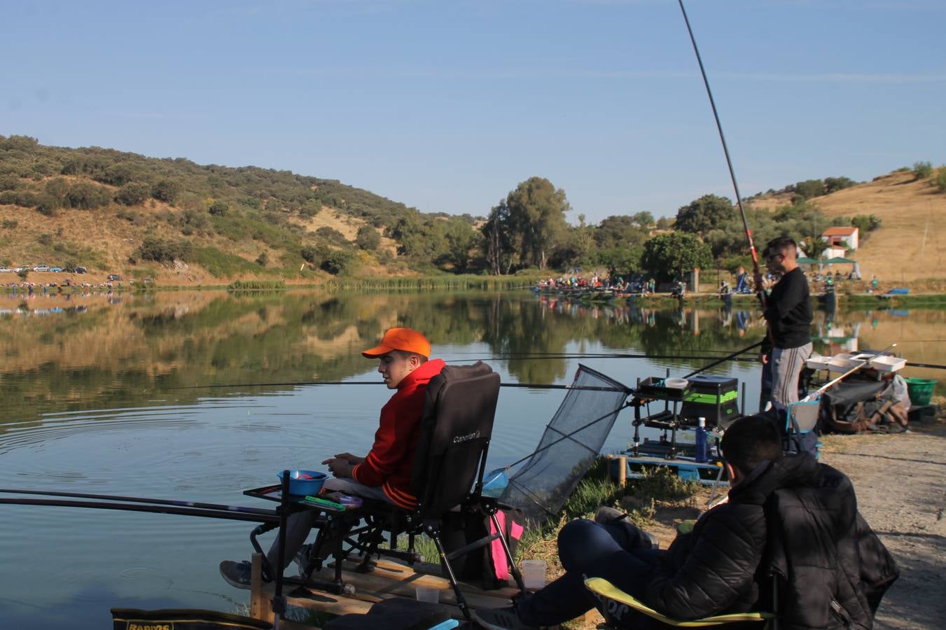 Buen ambiente pero pocas tencas en el 301 aniversario del Concurso tradicional de Pesca 'Charca de la Albuera' que se ha celebrado este domingo 2 de junio en el enclave natural del que toma su nombre. esta cita organizada por la Sociedad de Pesca Balboa. Francisco Pérez Caballo con una captura de 11.380 gramos ha sido el ganador de esta edición. 