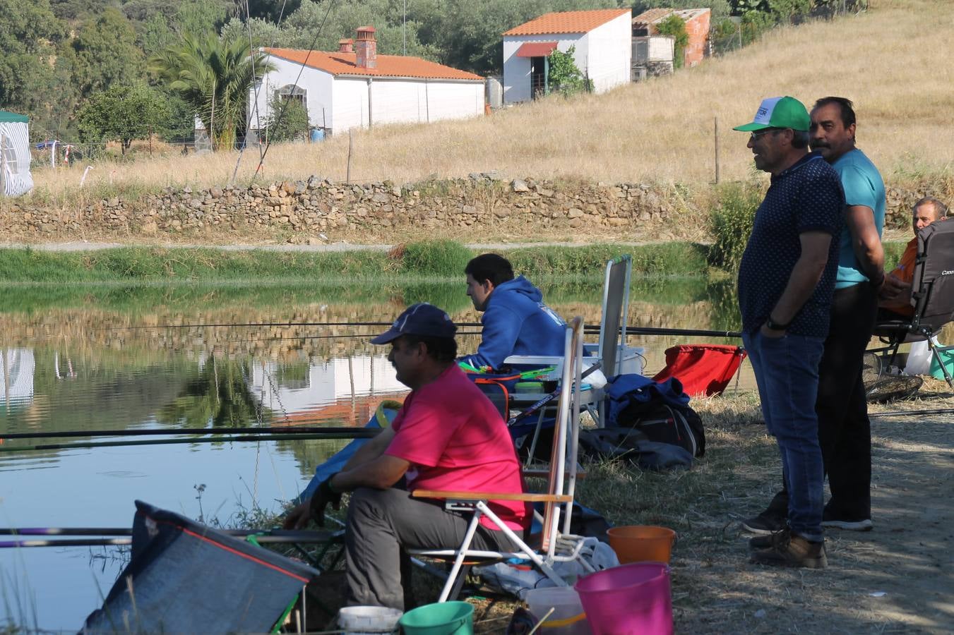 Buen ambiente pero pocas tencas en el 301 aniversario del Concurso tradicional de Pesca 'Charca de la Albuera' que se ha celebrado este domingo 2 de junio en el enclave natural del que toma su nombre. esta cita organizada por la Sociedad de Pesca Balboa. Francisco Pérez Caballo con una captura de 11.380 gramos ha sido el ganador de esta edición. 