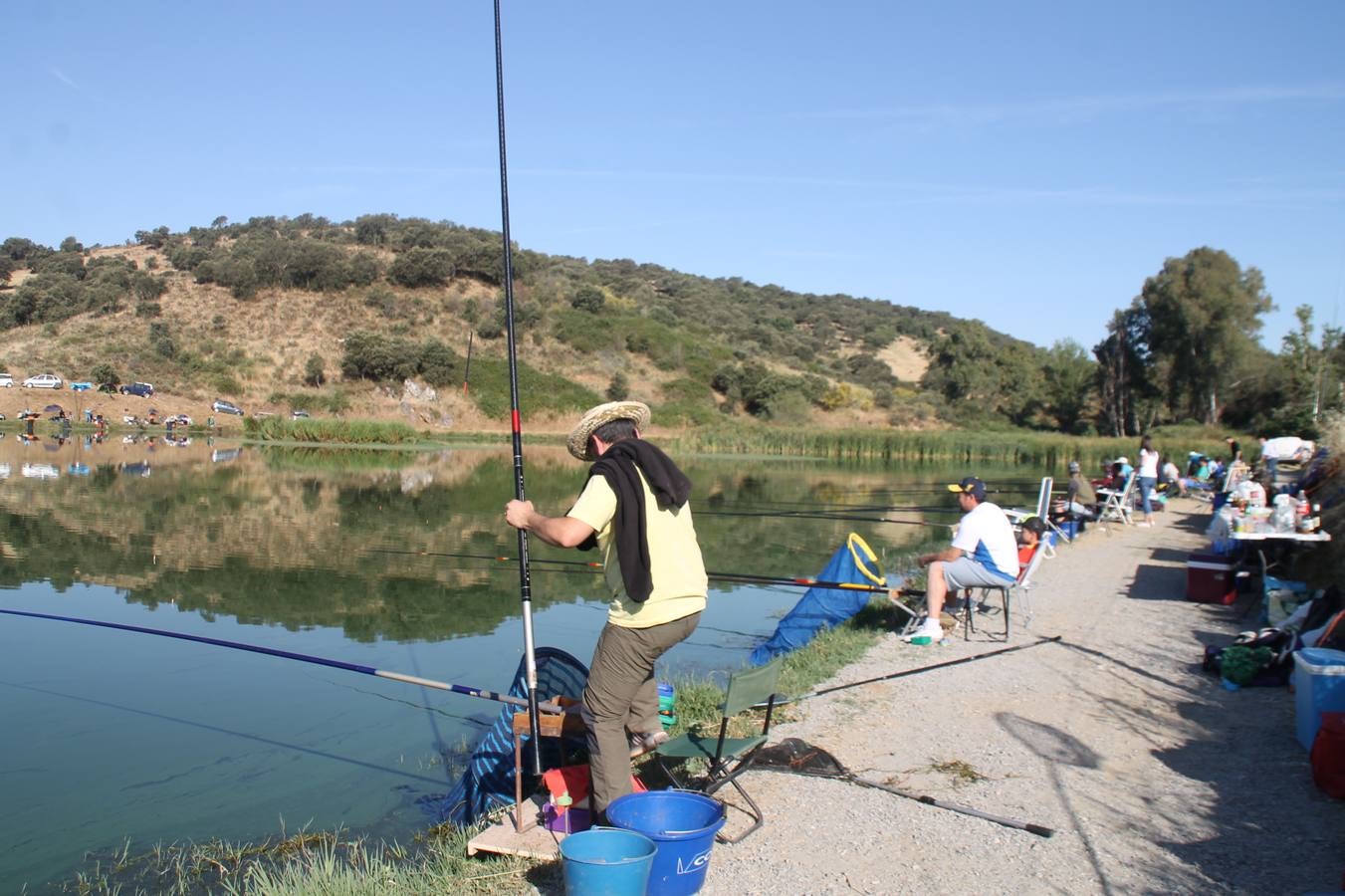 Buen ambiente pero pocas tencas en el 301 aniversario del Concurso tradicional de Pesca 'Charca de la Albuera' que se ha celebrado este domingo 2 de junio en el enclave natural del que toma su nombre. esta cita organizada por la Sociedad de Pesca Balboa. Francisco Pérez Caballo con una captura de 11.380 gramos ha sido el ganador de esta edición. 