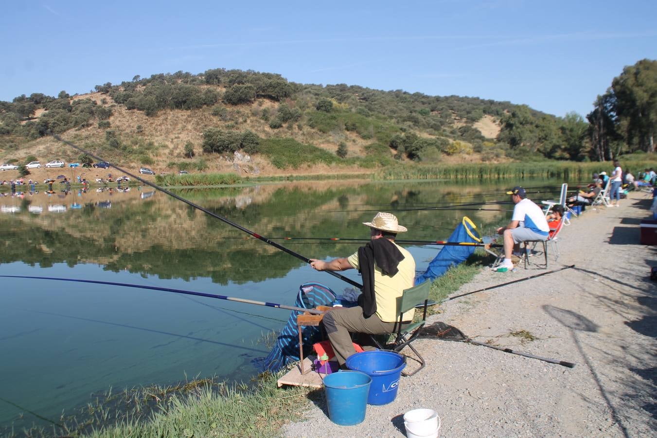Buen ambiente pero pocas tencas en el 301 aniversario del Concurso tradicional de Pesca 'Charca de la Albuera' que se ha celebrado este domingo 2 de junio en el enclave natural del que toma su nombre. esta cita organizada por la Sociedad de Pesca Balboa. Francisco Pérez Caballo con una captura de 11.380 gramos ha sido el ganador de esta edición. 