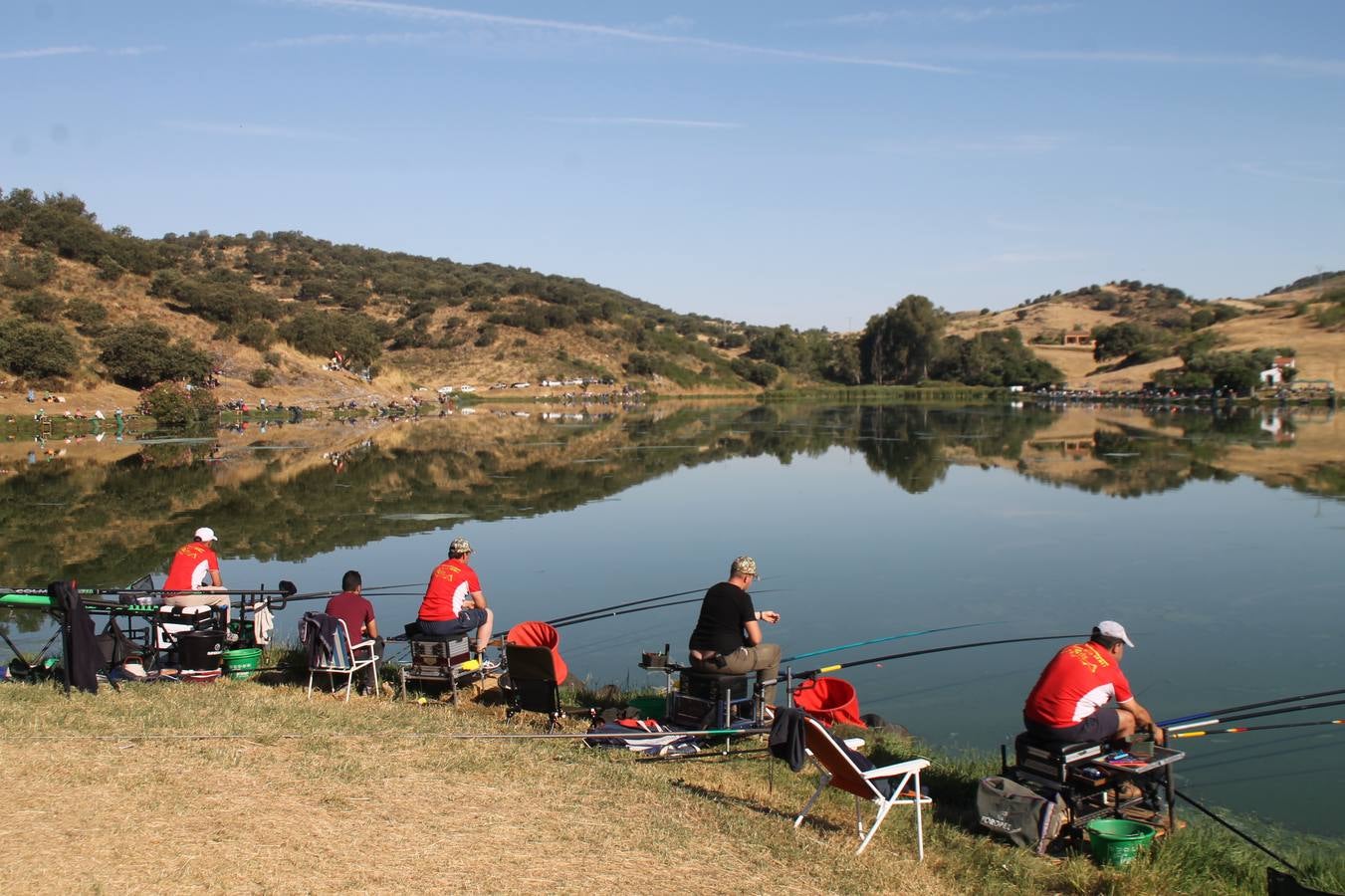 Buen ambiente pero pocas tencas en el 301 aniversario del Concurso tradicional de Pesca 'Charca de la Albuera' que se ha celebrado este domingo 2 de junio en el enclave natural del que toma su nombre. esta cita organizada por la Sociedad de Pesca Balboa. Francisco Pérez Caballo con una captura de 11.380 gramos ha sido el ganador de esta edición. 