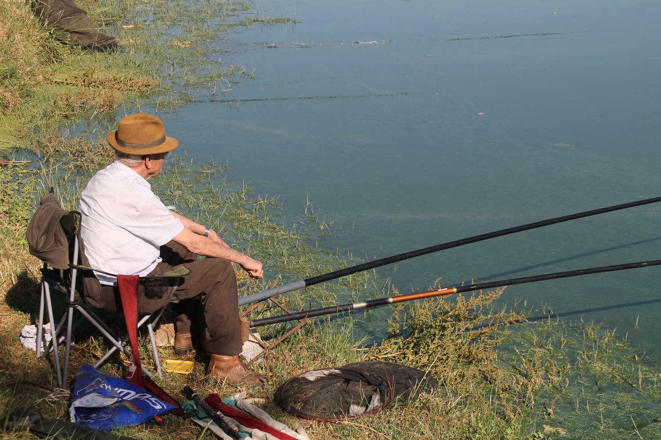 Buen ambiente pero pocas tencas en el 301 aniversario del Concurso tradicional de Pesca 'Charca de la Albuera' que se ha celebrado este domingo 2 de junio en el enclave natural del que toma su nombre. esta cita organizada por la Sociedad de Pesca Balboa. Francisco Pérez Caballo con una captura de 11.380 gramos ha sido el ganador de esta edición. 