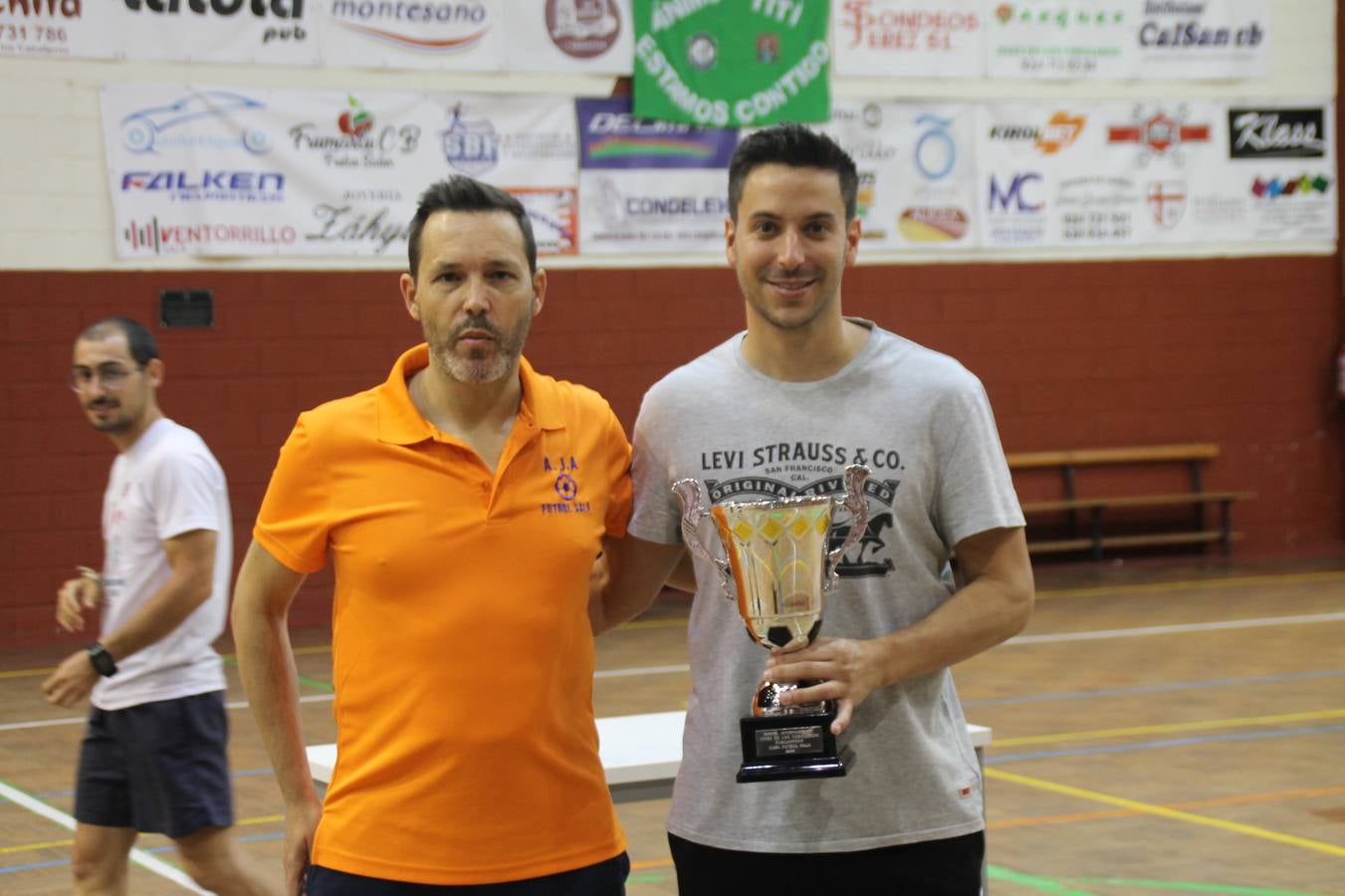 El Pabellón Municipal de Deportes 'Francisco José Rivera Montero' acogió este sábado la final de la Copa de Futbol Sala en la que han participado los 16 mejores equipos de la Liga de invierno en este Deporte. El equipo de Talleres Lute se proclamó vencedor de la cita, con un resultado final de la citada Copa al imponerse 2-0 al también finalista de esta competición, Calsan distribuciones, finalmente subcampeón. El equipo 'Restaurante Santa María' ha sido el campeón de la Liga de invierno.