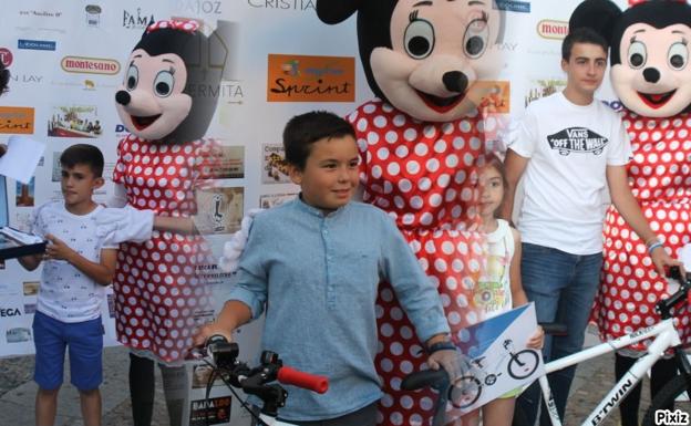 Los primeros clasificados de cada una de las tres zonas: A,B y C, se llevaron una bicicleta como premio.