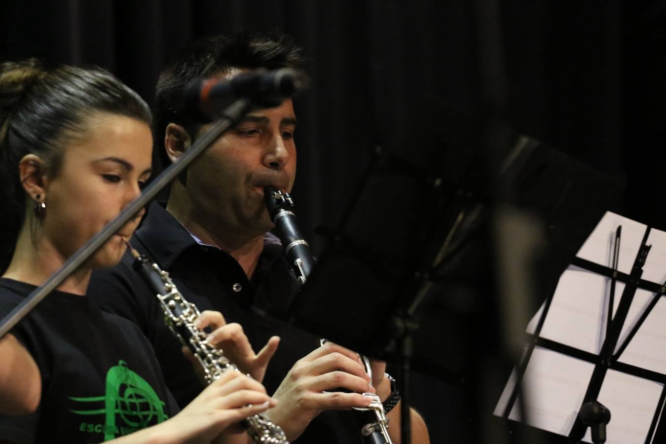 El Cine-teatro Balboa acogió, ayer, el concierto de clausura del curso 2018/2019 de la Escuela Municipal de Música de Jerez de los Caballeros. En esta cita, los alumnos y alumnas participantes ofrecieron una muestra de los conocimientos adquiridos durante el curso y su evolución a lo largo del mismo en las distintas modalidades impartidas. En este curso, han sido 113 los alumnos y alumnas que se han formado en la citada Escuela y cinco los profesores que han impartido las diferentes asignaturas: David Carrasco, Carlos Álvarez, Sergio Carrasco, Cristian Ivasr y Mª Asunción Pérez.