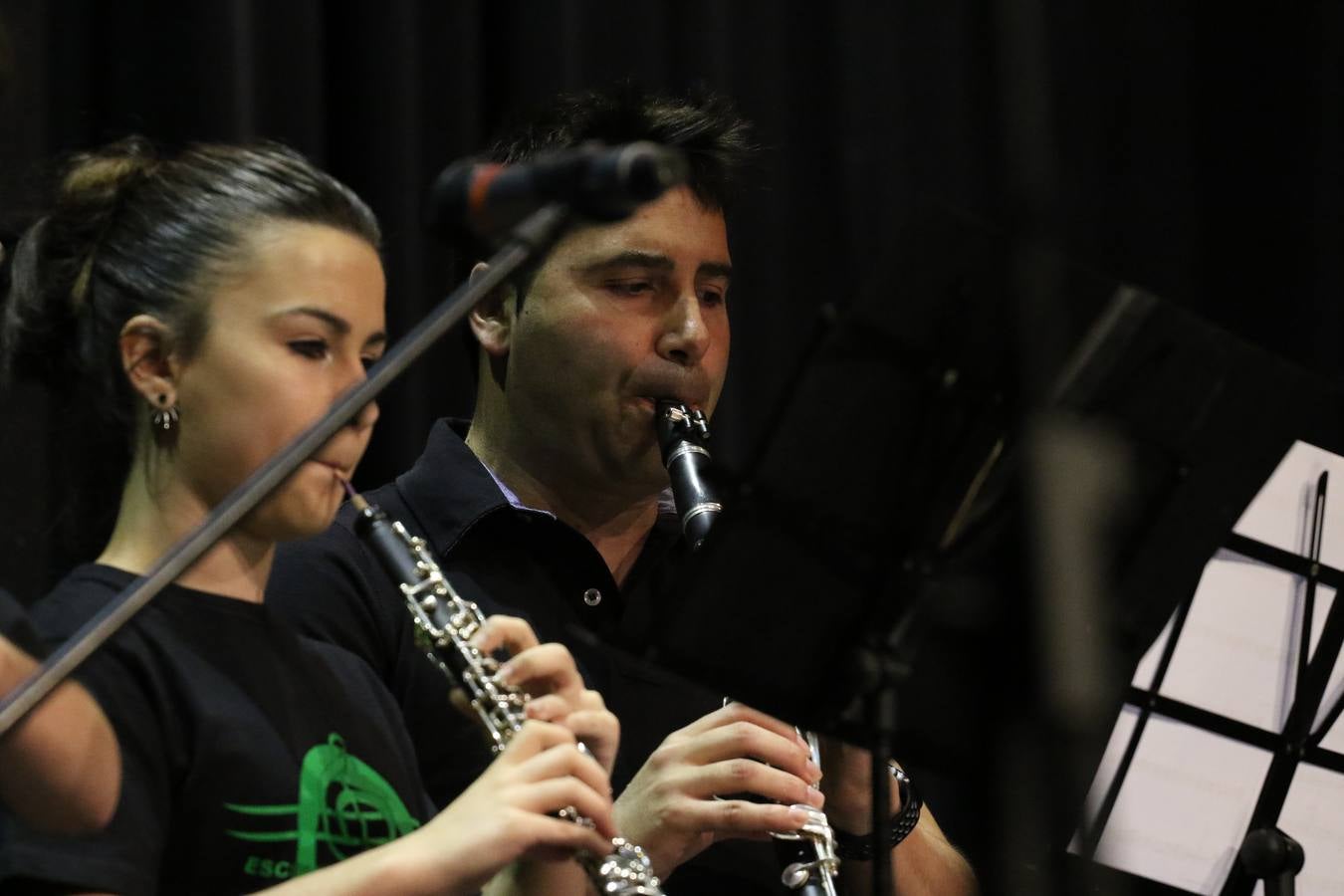 El Cine-teatro Balboa acogió, ayer, el concierto de clausura del curso 2018/2019 de la Escuela Municipal de Música de Jerez de los Caballeros. En esta cita, los alumnos y alumnas participantes ofrecieron una muestra de los conocimientos adquiridos durante el curso y su evolución a lo largo del mismo en las distintas modalidades impartidas. En este curso, han sido 113 los alumnos y alumnas que se han formado en la citada Escuela y cinco los profesores que han impartido las diferentes asignaturas: David Carrasco, Carlos Álvarez, Sergio Carrasco, Cristian Ivasr y Mª Asunción Pérez.