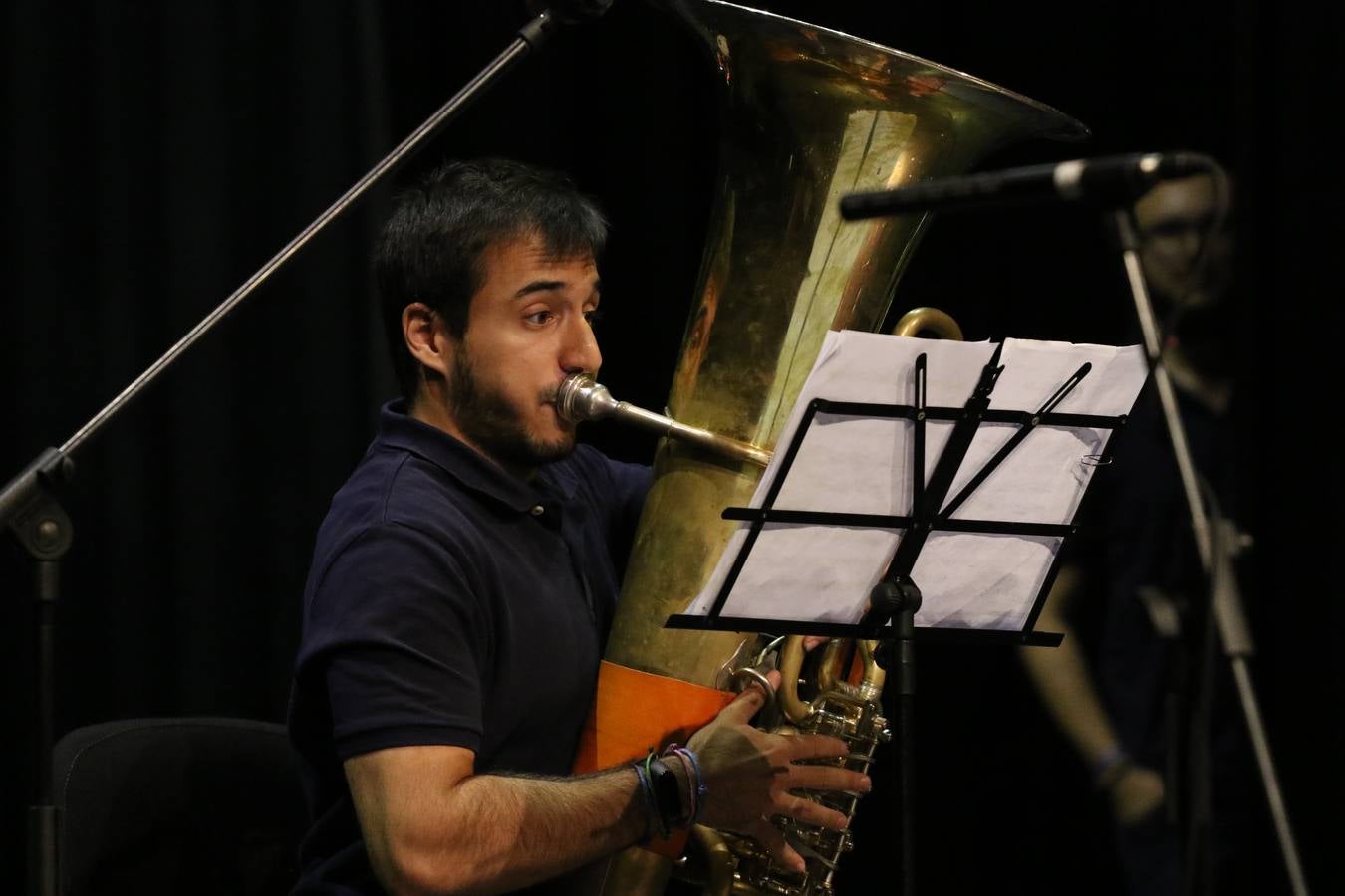 El Cine-teatro Balboa acogió, ayer, el concierto de clausura del curso 2018/2019 de la Escuela Municipal de Música de Jerez de los Caballeros. En esta cita, los alumnos y alumnas participantes ofrecieron una muestra de los conocimientos adquiridos durante el curso y su evolución a lo largo del mismo en las distintas modalidades impartidas. En este curso, han sido 113 los alumnos y alumnas que se han formado en la citada Escuela y cinco los profesores que han impartido las diferentes asignaturas: David Carrasco, Carlos Álvarez, Sergio Carrasco, Cristian Ivasr y Mª Asunción Pérez.