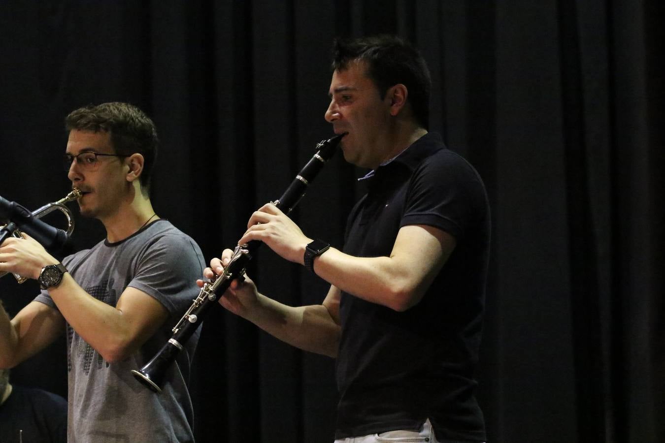 El Cine-teatro Balboa acogió, ayer, el concierto de clausura del curso 2018/2019 de la Escuela Municipal de Música de Jerez de los Caballeros. En esta cita, los alumnos y alumnas participantes ofrecieron una muestra de los conocimientos adquiridos durante el curso y su evolución a lo largo del mismo en las distintas modalidades impartidas. En este curso, han sido 113 los alumnos y alumnas que se han formado en la citada Escuela y cinco los profesores que han impartido las diferentes asignaturas: David Carrasco, Carlos Álvarez, Sergio Carrasco, Cristian Ivasr y Mª Asunción Pérez.