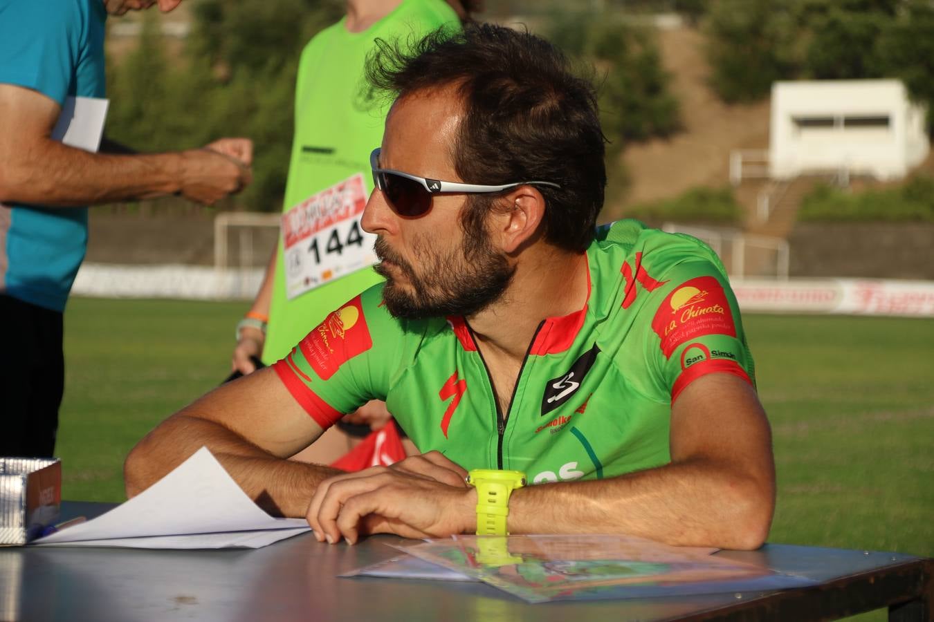 La Ciudad Deportiva 'Manuel Calzado Galván' acogió, ayer, la 'I Milla', organizada por el Club Atletismo de Jerez de los Caballeros con motivo de su primer aniversario. Manuela Gómez y Álvaro Crespo fueron los vencedores de la prueba absoluta. Al finalizar, los participantes y los allí presentes disfrutaron de una jornada de convivencia. 