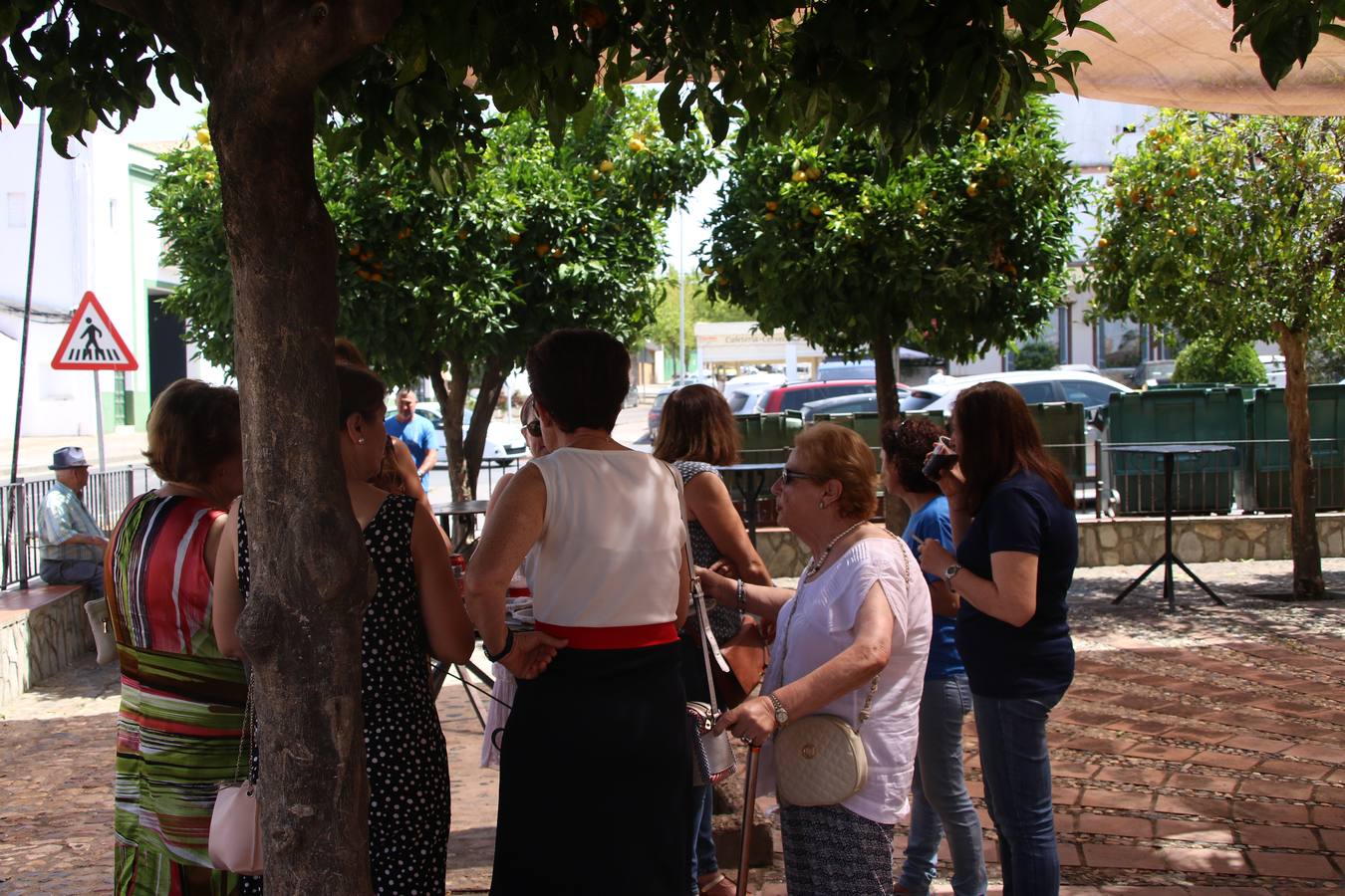 La Ermita de San Roque de Jerez de los Caballeros ha acogido, esta mañana, la inauguración de la restauración de su retablo. Numerosos vecinos y vecinas del barrio se han acercado hasta ella para ver cómo el trabajo y el esfuerzo de meses han permitido que el retablo luzca con el esplendor de antaño. 