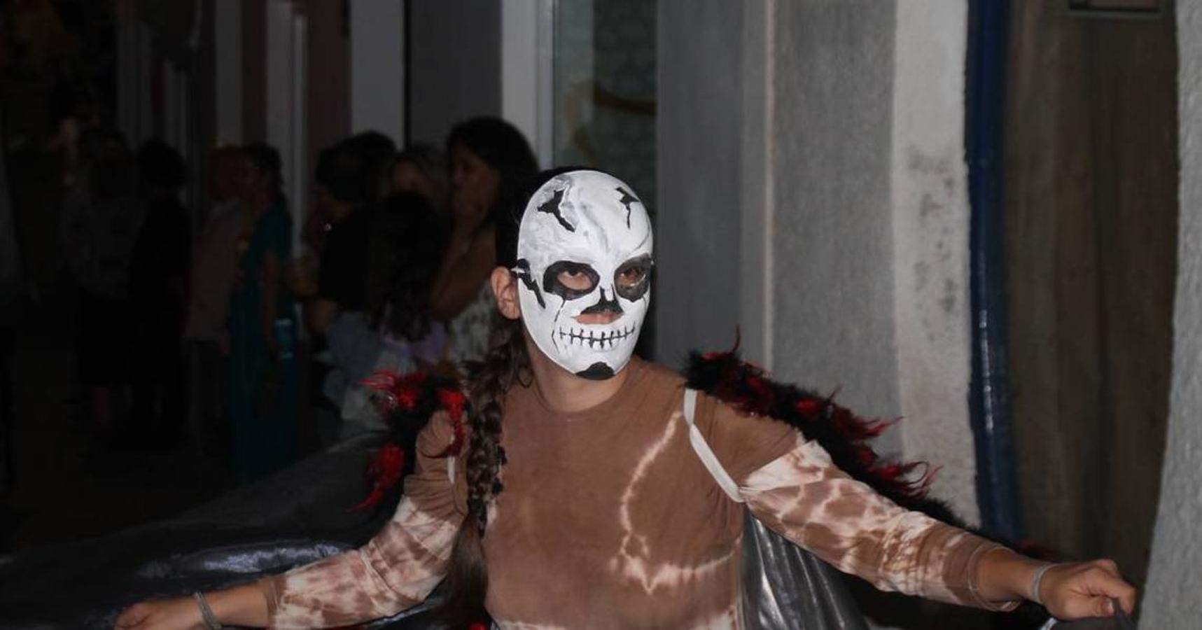 Jerez de los Caballeros se ha volcado, una vez más con su Festival Templario. Los escenarios naturales en los que se desarrolla este evento cultural, turístico y festivo, declarado Fiesta de Interés Turístico Regional, estuvieron llenos de público la noche del sábado cuando la animación, el ritmo y el ambiente del Mercado de las Tres Culturas, compartieron protagonismo con la segunda representación de la obra 'El último templario de Xerez', de nuevo merecedora de un sincero y cálido reconocimiento hacia todas las personas que la hacen posible.