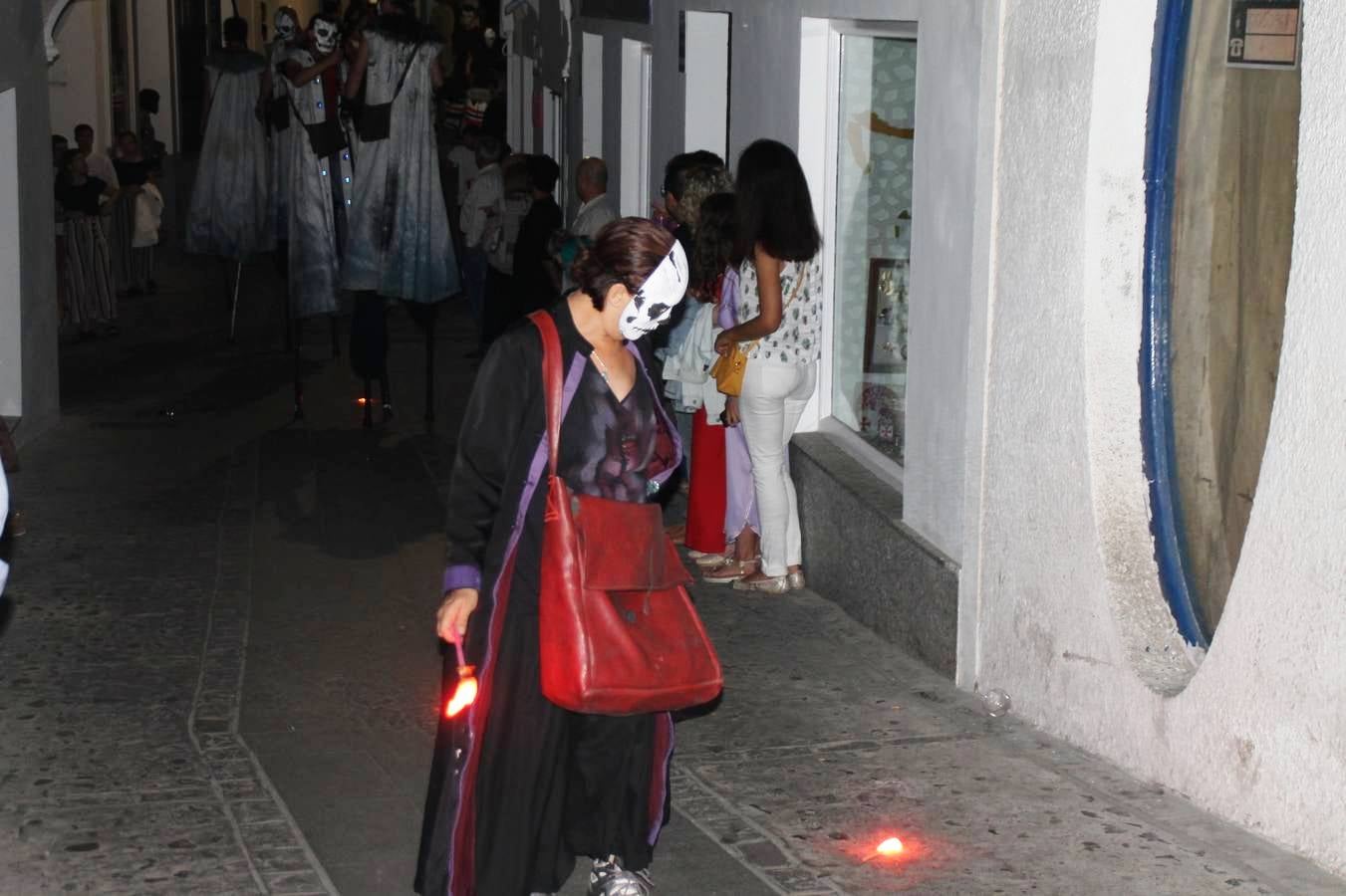 Jerez de los Caballeros se ha volcado, una vez más con su Festival Templario. Los escenarios naturales en los que se desarrolla este evento cultural, turístico y festivo, declarado Fiesta de Interés Turístico Regional, estuvieron llenos de público la noche del sábado cuando la animación, el ritmo y el ambiente del Mercado de las Tres Culturas, compartieron protagonismo con la segunda representación de la obra 'El último templario de Xerez', de nuevo merecedora de un sincero y cálido reconocimiento hacia todas las personas que la hacen posible.