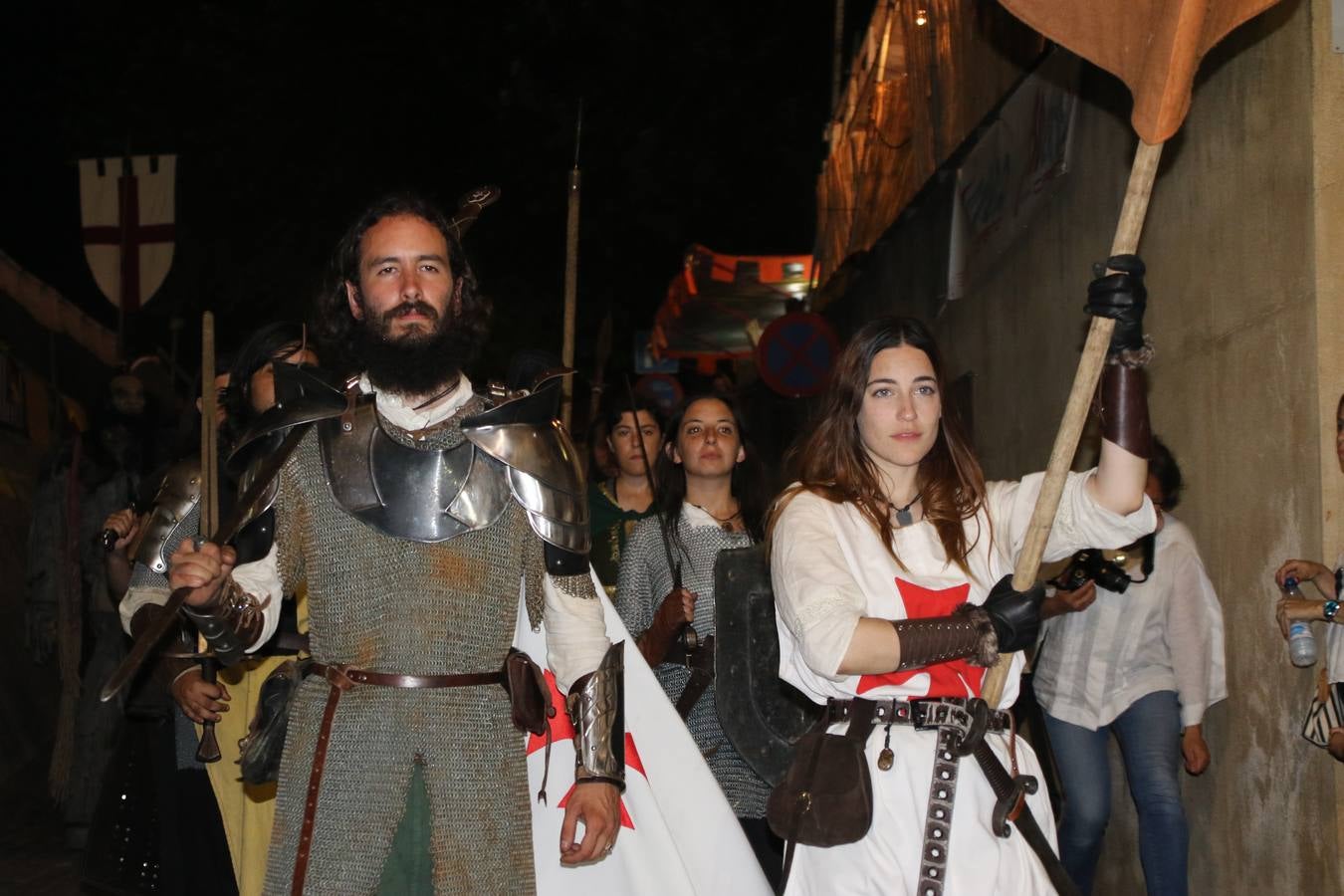 La música y el espectáculo marcaron, ayer, la despedida del XVI Festival Templario. La Asociación Musical Jerez de los Caballeros, bajo la dirección de David Carrasco y Antonio Amaro, fue la encargada de poner el broche final a esta edición del Festival con su tradicional concierto en el auditorio de la Plaza de la Alcazaba. El público asistente disfrutó con las 11 obras que interpretaron y no dudaron en ovacionarles. Carrasco agradeció, un año más, su presencia y confianza en la Asociación.