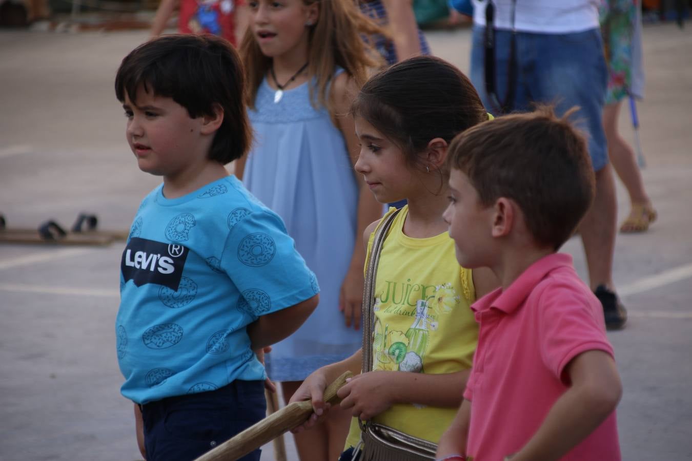La música y el espectáculo marcaron, ayer, la despedida del XVI Festival Templario. La Asociación Musical Jerez de los Caballeros, bajo la dirección de David Carrasco y Antonio Amaro, fue la encargada de poner el broche final a esta edición del Festival con su tradicional concierto en el auditorio de la Plaza de la Alcazaba. El público asistente disfrutó con las 11 obras que interpretaron y no dudaron en ovacionarles. Carrasco agradeció, un año más, su presencia y confianza en la Asociación.