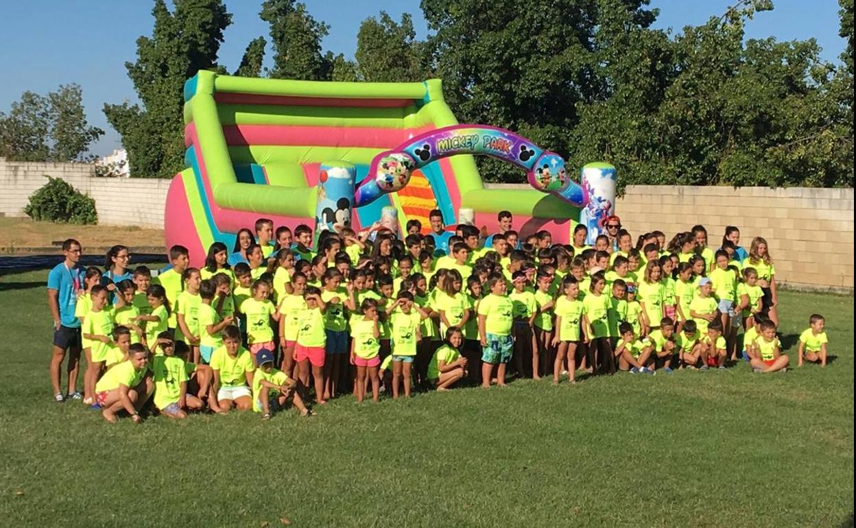 Los participantes en la segunda quincena del campamento han vivido este viernes una jornada especial como broche a su experiencia.